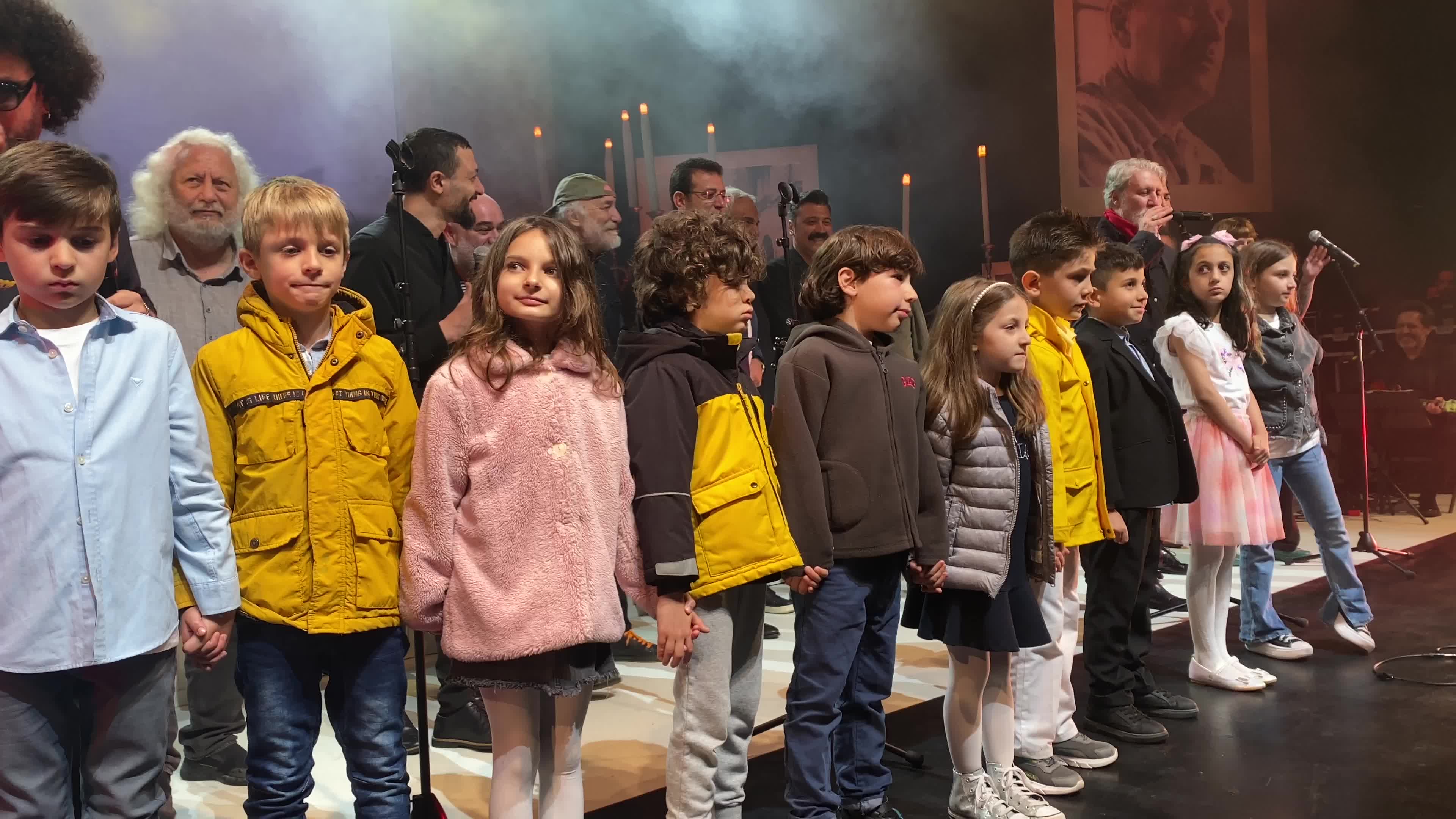 NÂZIM HİKMET, ŞİİRLERLE VE ŞARKILARLA HARBİYE’DE COŞKUYLA ANILDI