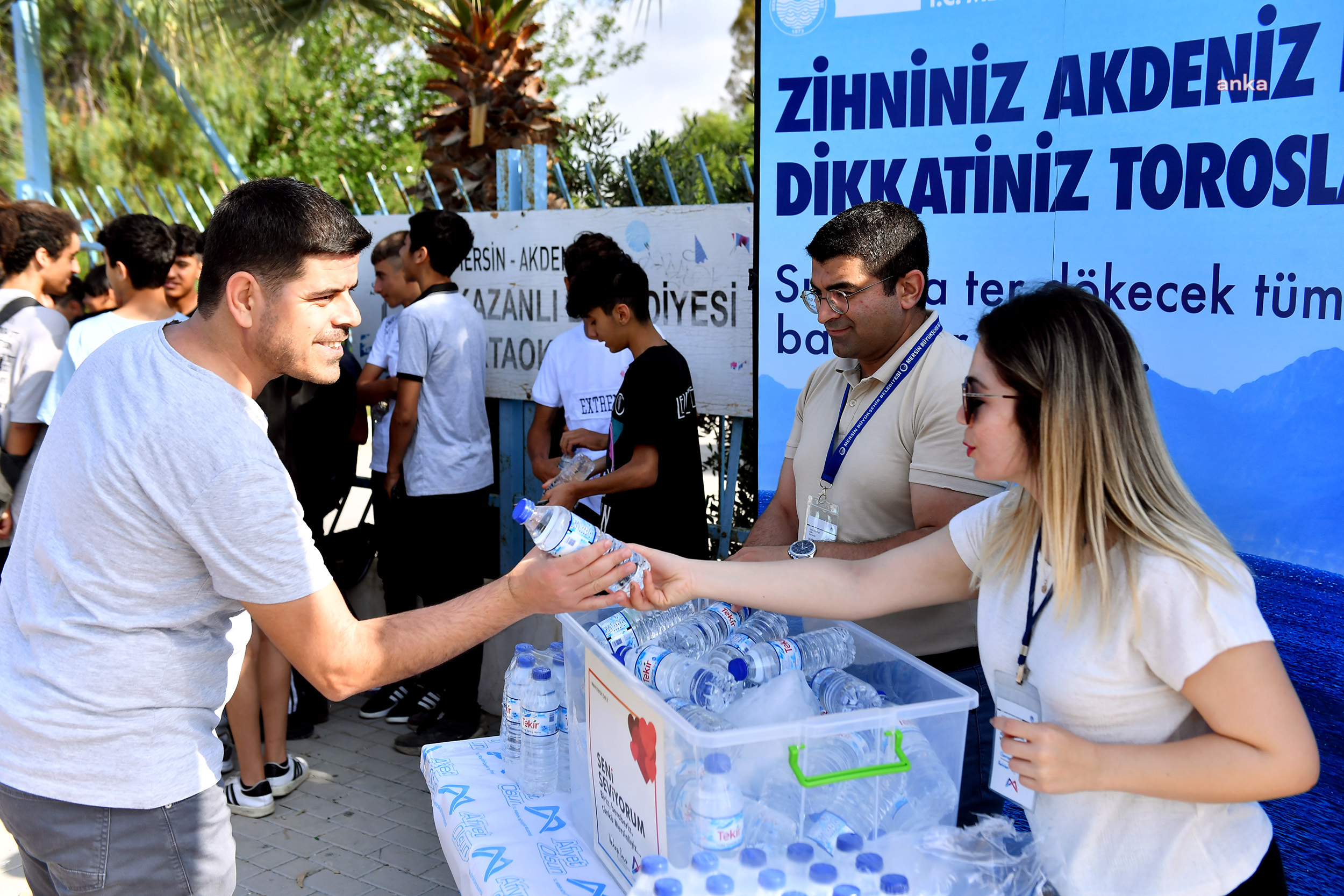 MERSİN BÜYÜKŞEHİR BELEDİYESİ'NDEN, LGS’YE GİREN ÖĞRENCİLERE VE AİLELERİNE SU İKRAMI