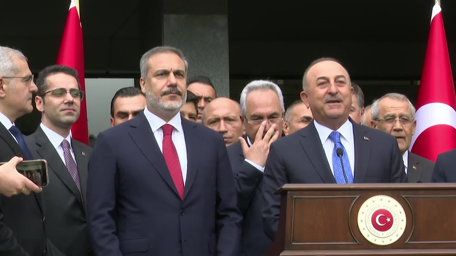 DIŞİŞLERİ BAKANLIĞI'NDA DEVİR TESLİM TÖRENİ... HAKAN FİDAN: MİLLİ DIŞ POLİTİKA VİZYONUNU İLERLETMEYE DEVAM EDECEĞİM