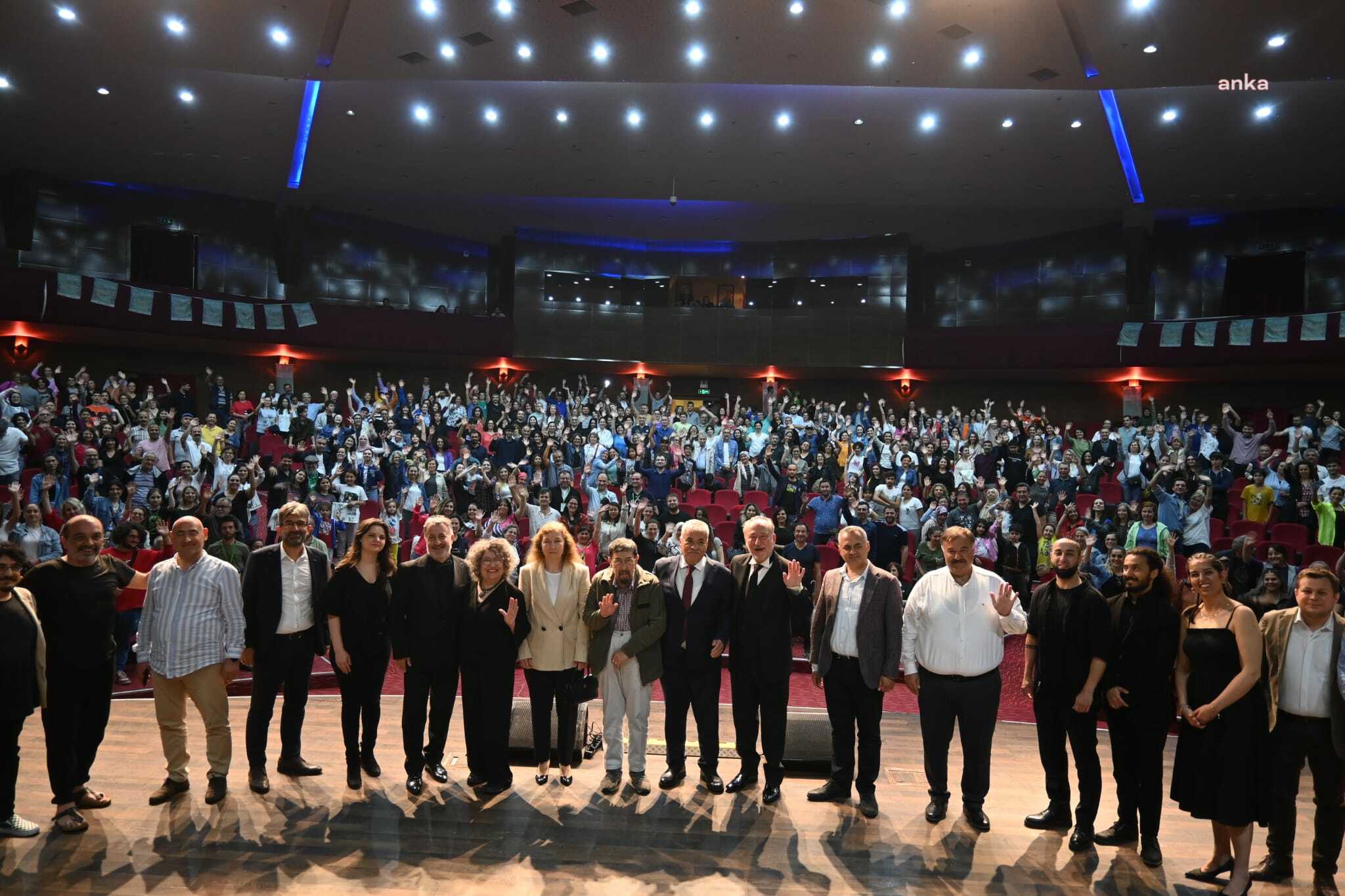 TORBALI BELEDİYESİ’NİN DÜZENLEDİĞİ ‘METROPOLİS TİYATRO FESTİVALİ’ SONA ERDİ