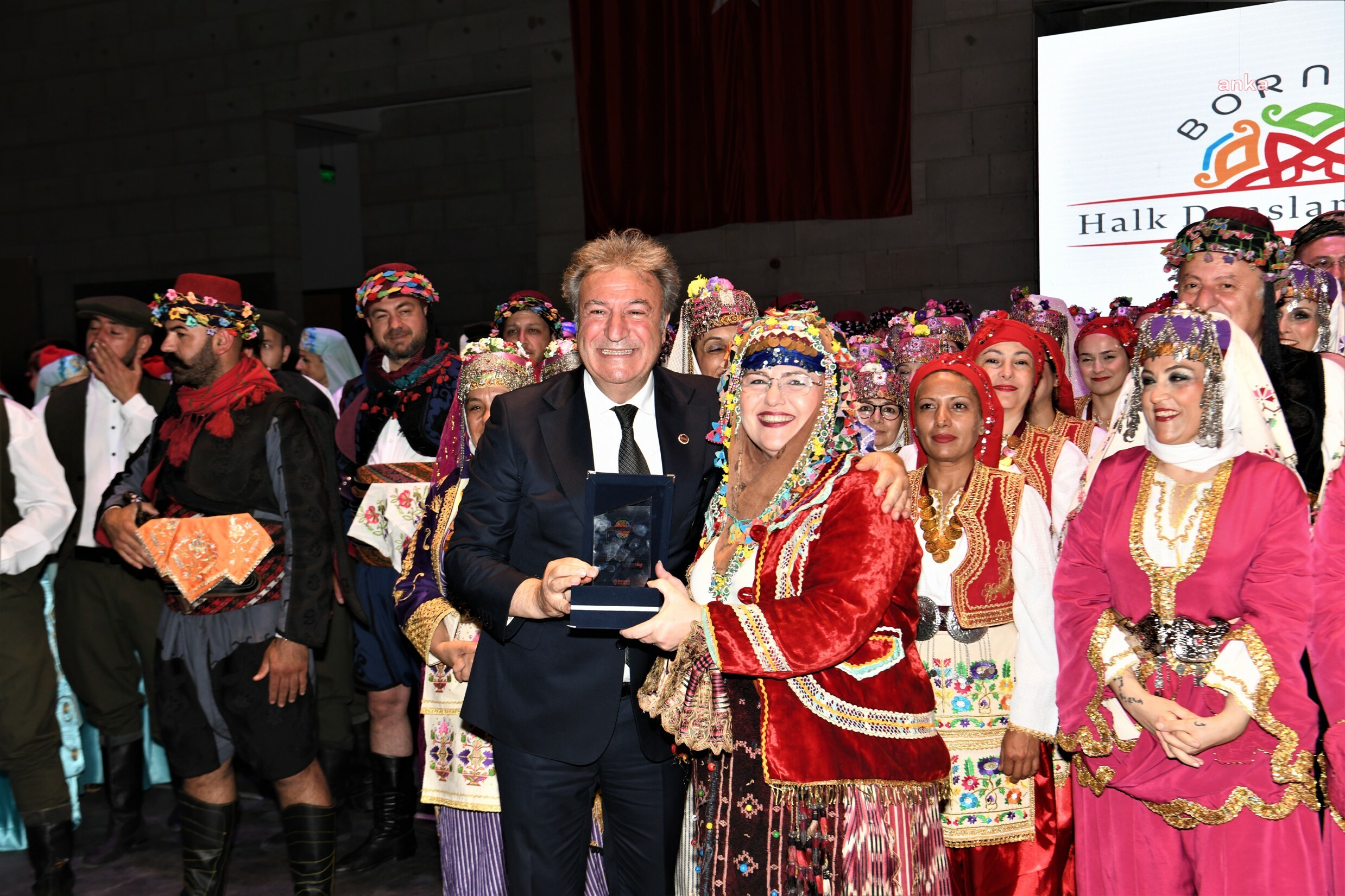 ‘2. HALK DANSLARI FESTİVALİ’, BORNOVA AŞIK VEYSEL REKREASYON ALANI’NDA DEVAM ETTİ