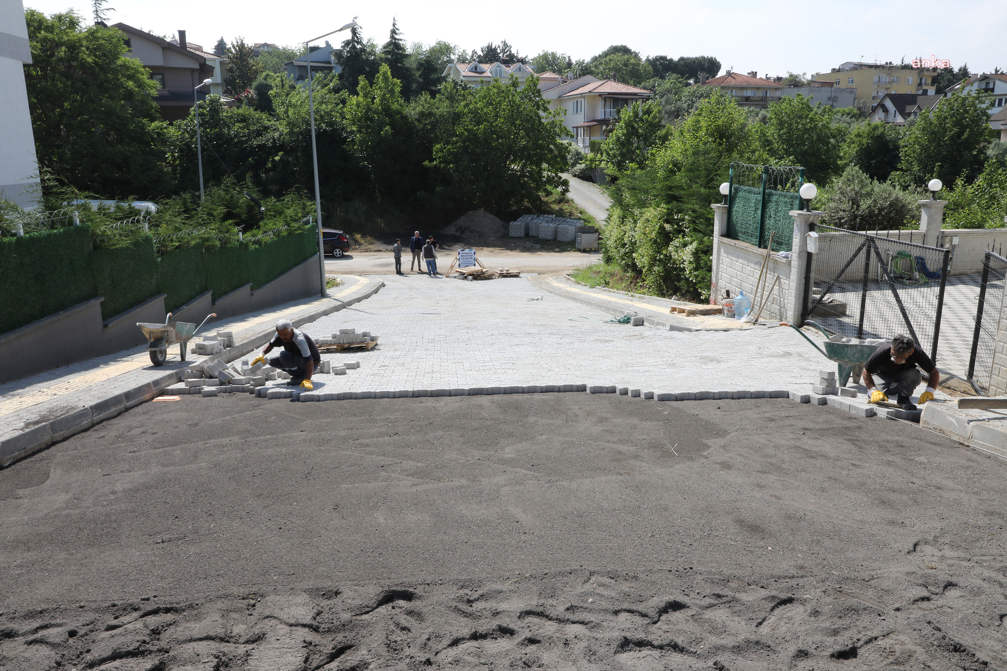 MUDANYA BELEDİYESİ’NDEN BADEMLİ, HASKÖY, HANÇERLİ VE ESENCE’DE PARKE ÇALIŞMASI