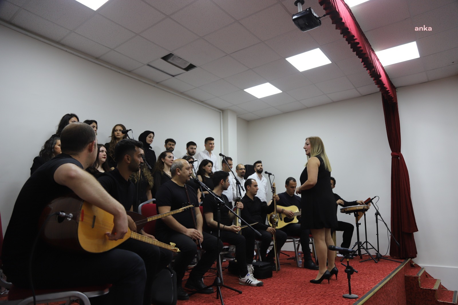 ESKİŞEHİR BÜYÜKŞEHİR BELEDİYESİ GENÇLİK KOROSU, MİHALIÇÇIK’TA KONSER VERDİ