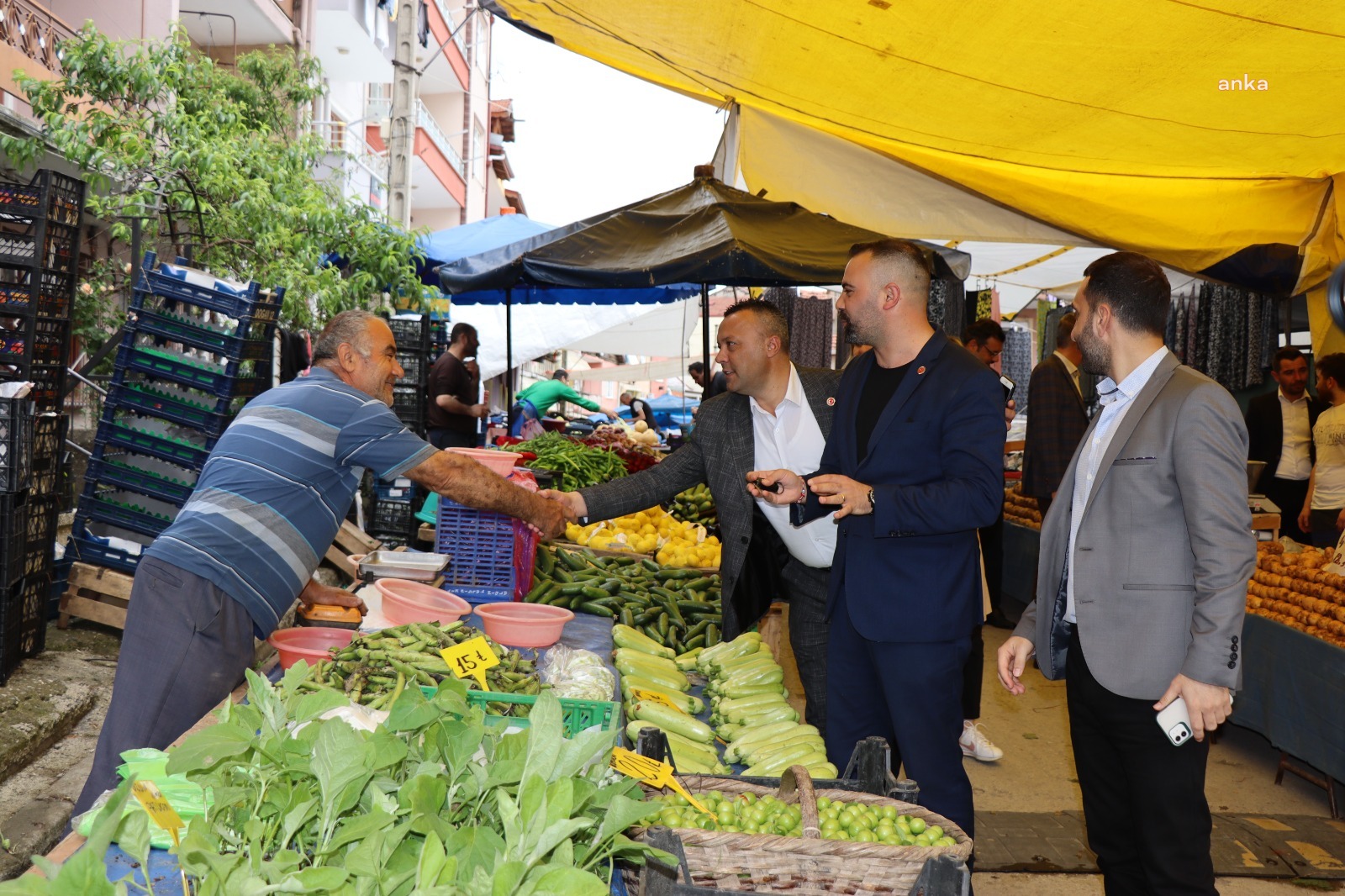 İZMİT BELEDİYESİ YÖNETİCİLERİ, TAVŞANTEPE ESNAFIYLA BULUŞTU
