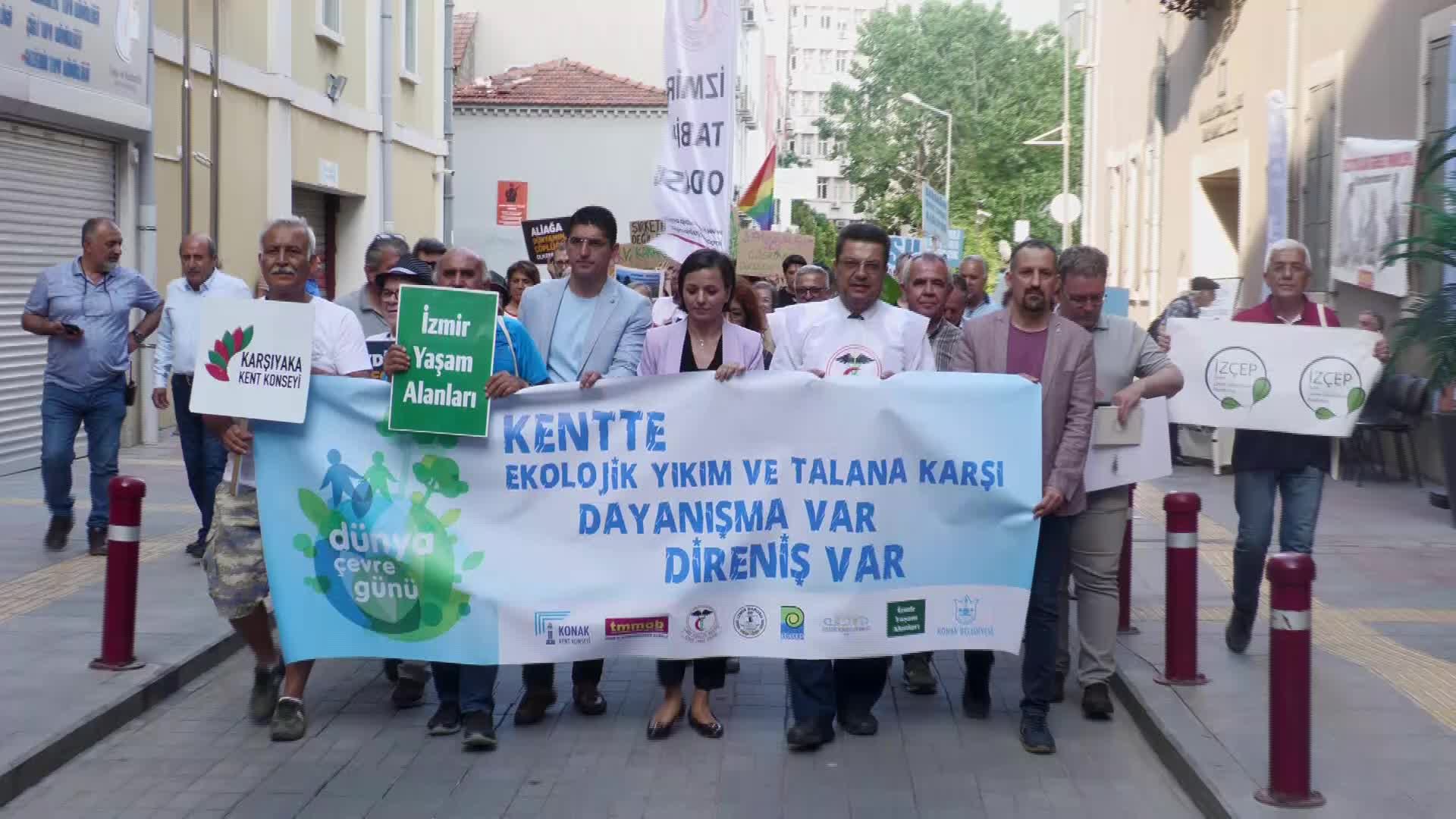 İZMİR’DE ÇEVRE SORUNLARINA FARKINDALIK YÜRÜYÜŞÜ İLE DİKKAT ÇEKİLDİ
