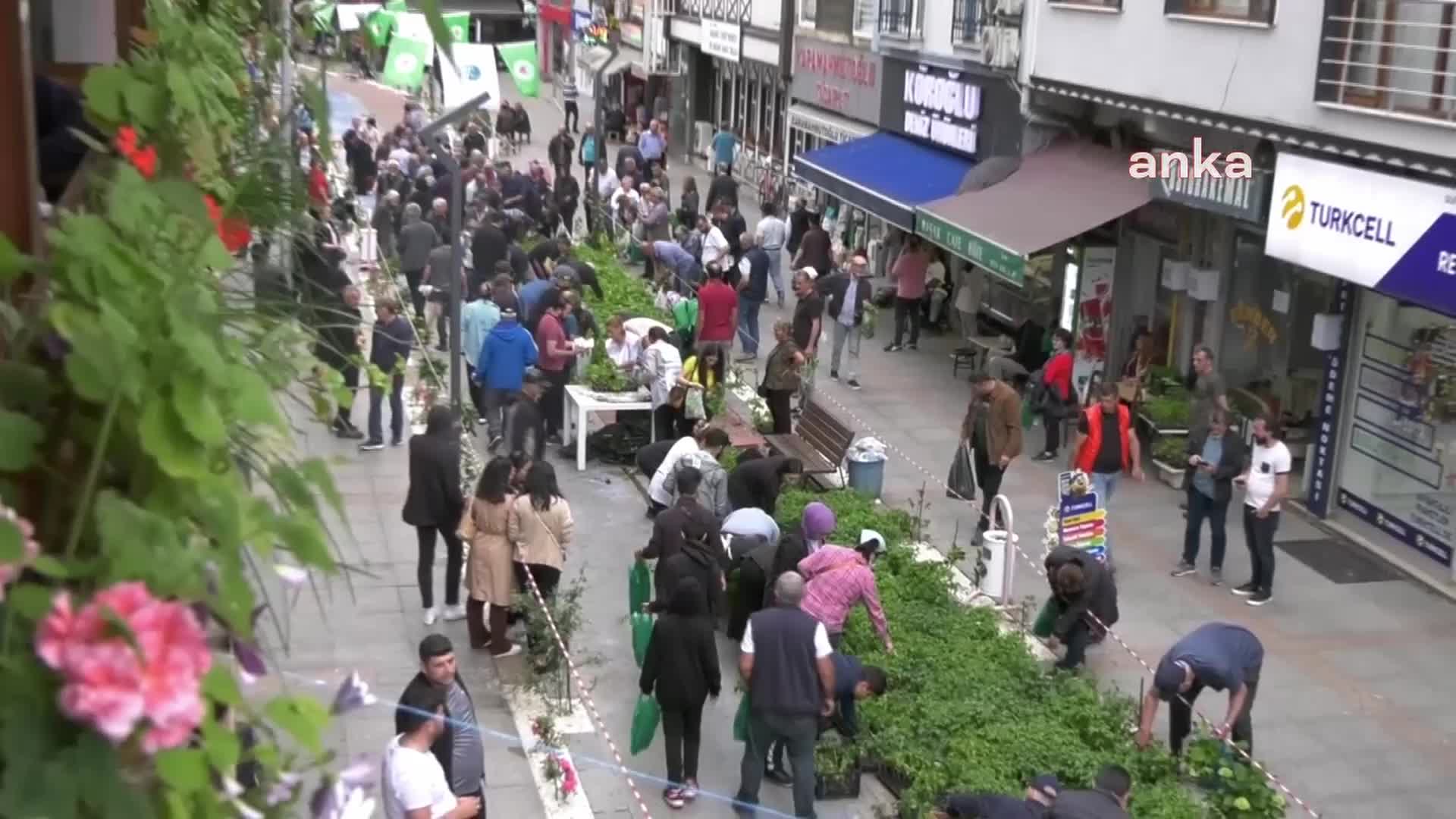 FINDIKLI BELEDİYESİ, DÜNYA ÇEVRE GÜNÜ'NDE YÜZBİNLERCE ATA TOHUMU SEBZE FİDESİNİ ÜCRETSİZ DAĞITTI