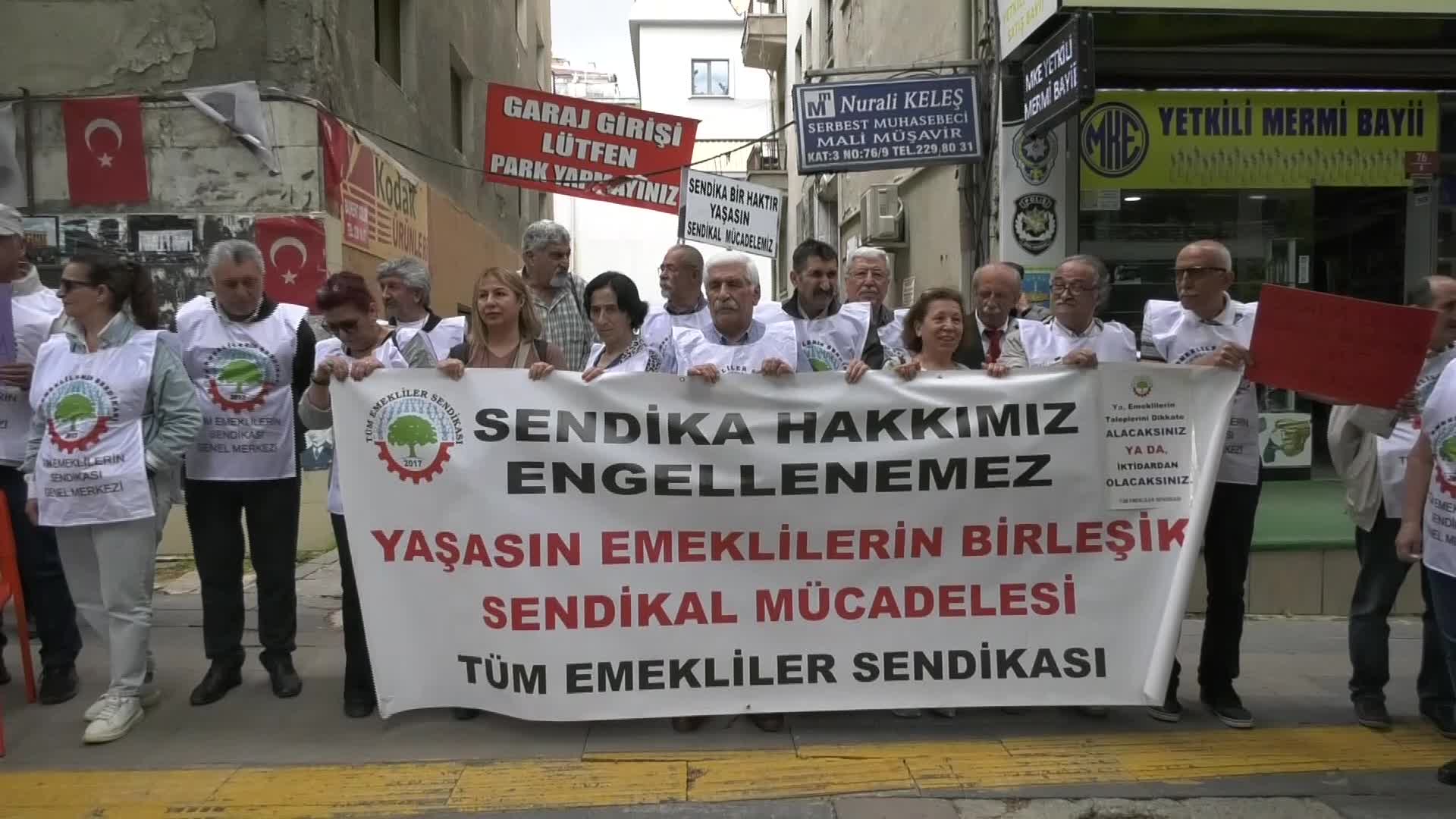 TÜM EMEKLİLERİN SENDİKASI ÜYELERİ, SENDİKA HAKKINDA AÇILAN KAPATMA DAVASININ 8 HAZİRAN’DA YAPILACAK DURUŞMASI ÖNCESİ EYLEM YAPTI. TUNCA: “EMEKLİLERİN SENDİKAL ÖRGÜTLENMESİ ENGELLENEMEZ. İDARE BU SEVDADAN VAZGEÇMELİDİR”