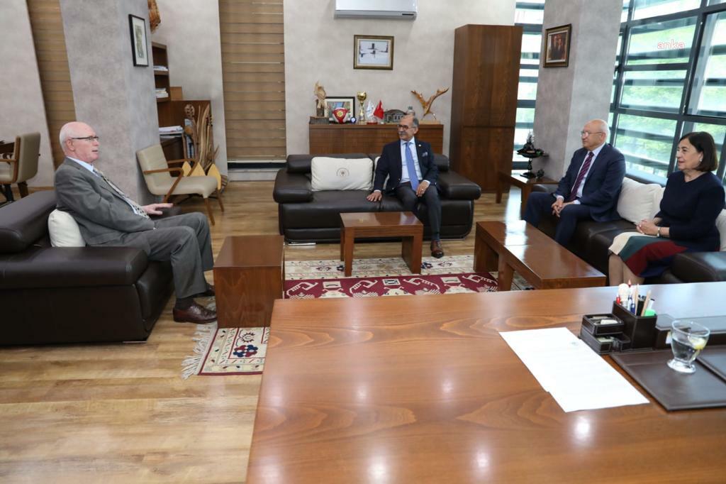 CHP ESKİŞEHİR MİLLETVEKİLLERİNDEN ODUNPAZARI BELEDİYE BAŞKANI KURT’A ZİYARET