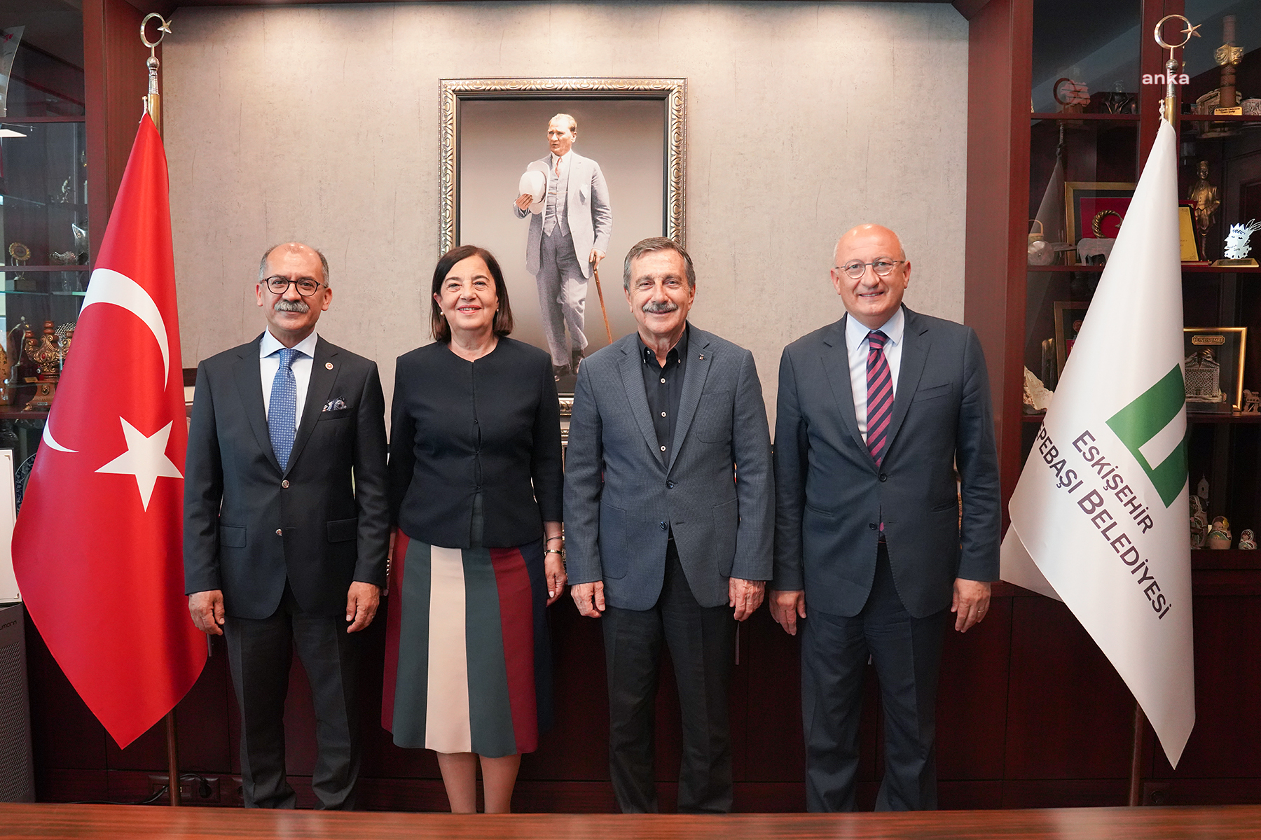 CHP ESKİŞEHİR MİLLETVEKİLLERİNDEN TEPEBAŞI BELEDİYE BAŞKANI ATAÇ’A ZİYARET