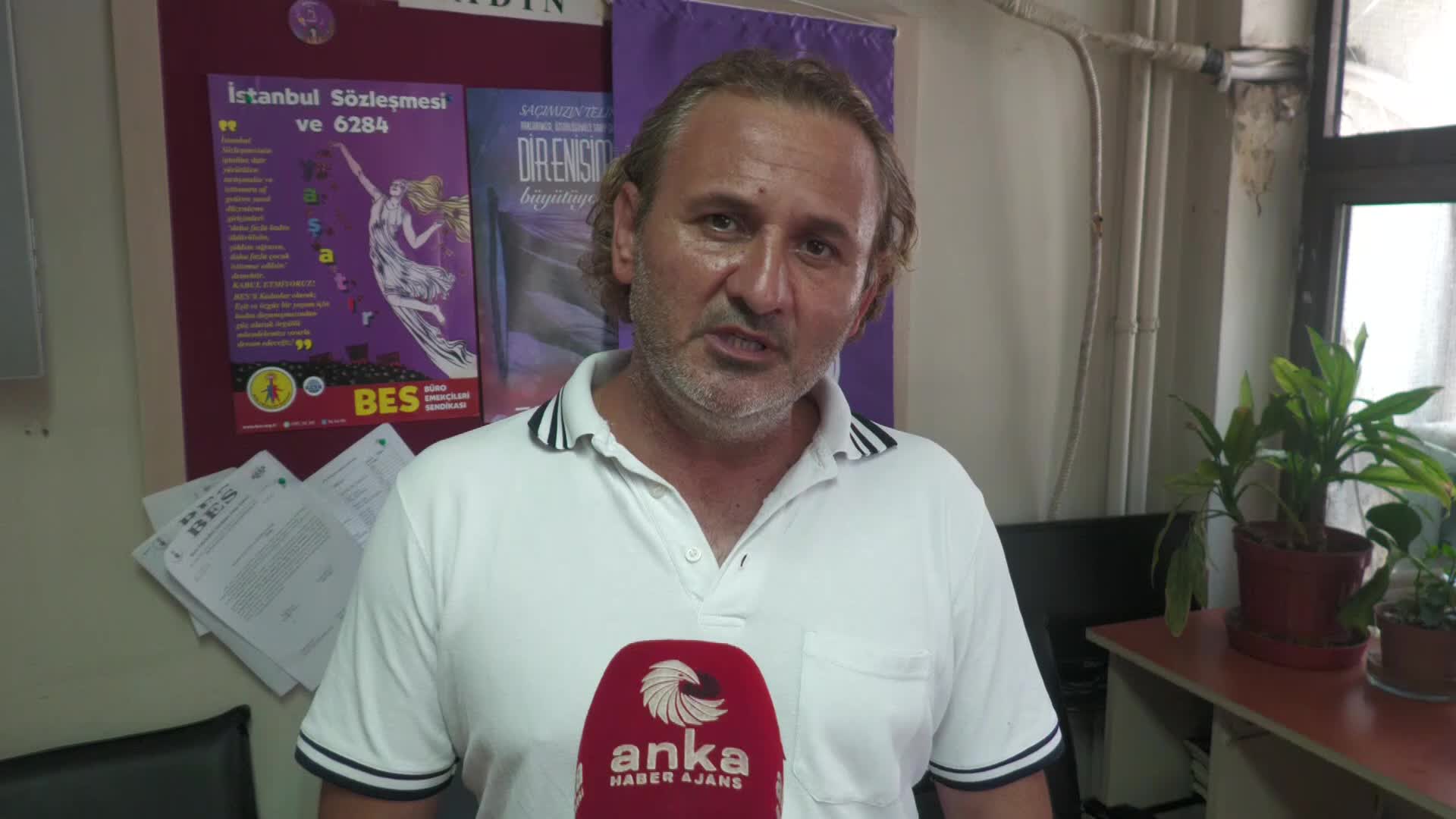 İZMİR’DEKİ OKULLARDA İMAM VE VAİZ GÖREVLENDİRİLMESİNE VELİ DERNEKLERİNDEN TEPKİ: “ÖĞRETMENLİK VASFI OLMAYAN UNSURLARIN OKULLARDAKİ İÇ BARIŞI BOZACAĞINI DÜŞÜNÜYORUZ”