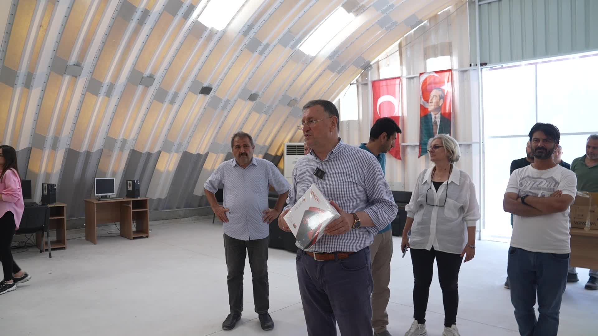 HATAY BÜYÜKŞEHİR BELEDİYESİ’NDEN DEPREMZEDE 185 ÇOCUĞA EĞİTİM DESTEĞİ