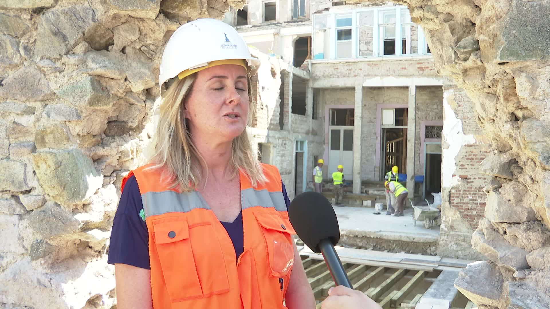 İZMİR BÜYÜKŞEHİR BELEDİYESİ, BASMANE’DEKİ ‘OTELLER PROJESİ’NDE 6 YAPININ RESTORASYONUN YÜZDE 35’İNİ TAMAMLADI