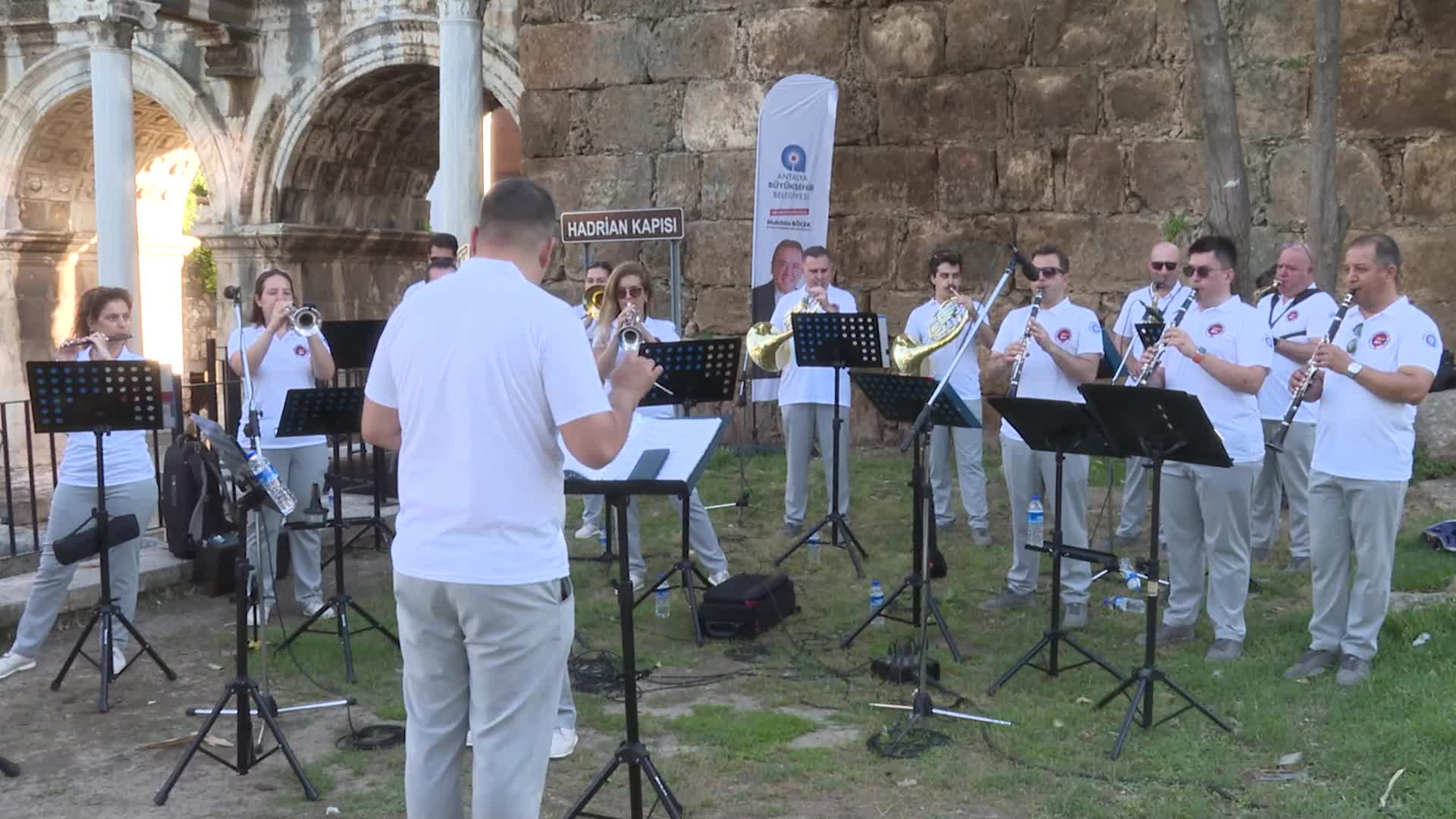 ANTALYA BÜYÜKŞEHİR BELEDİYESİ’NİN AÇIK HAVA ETKİNLİKLERİ BAŞLADI