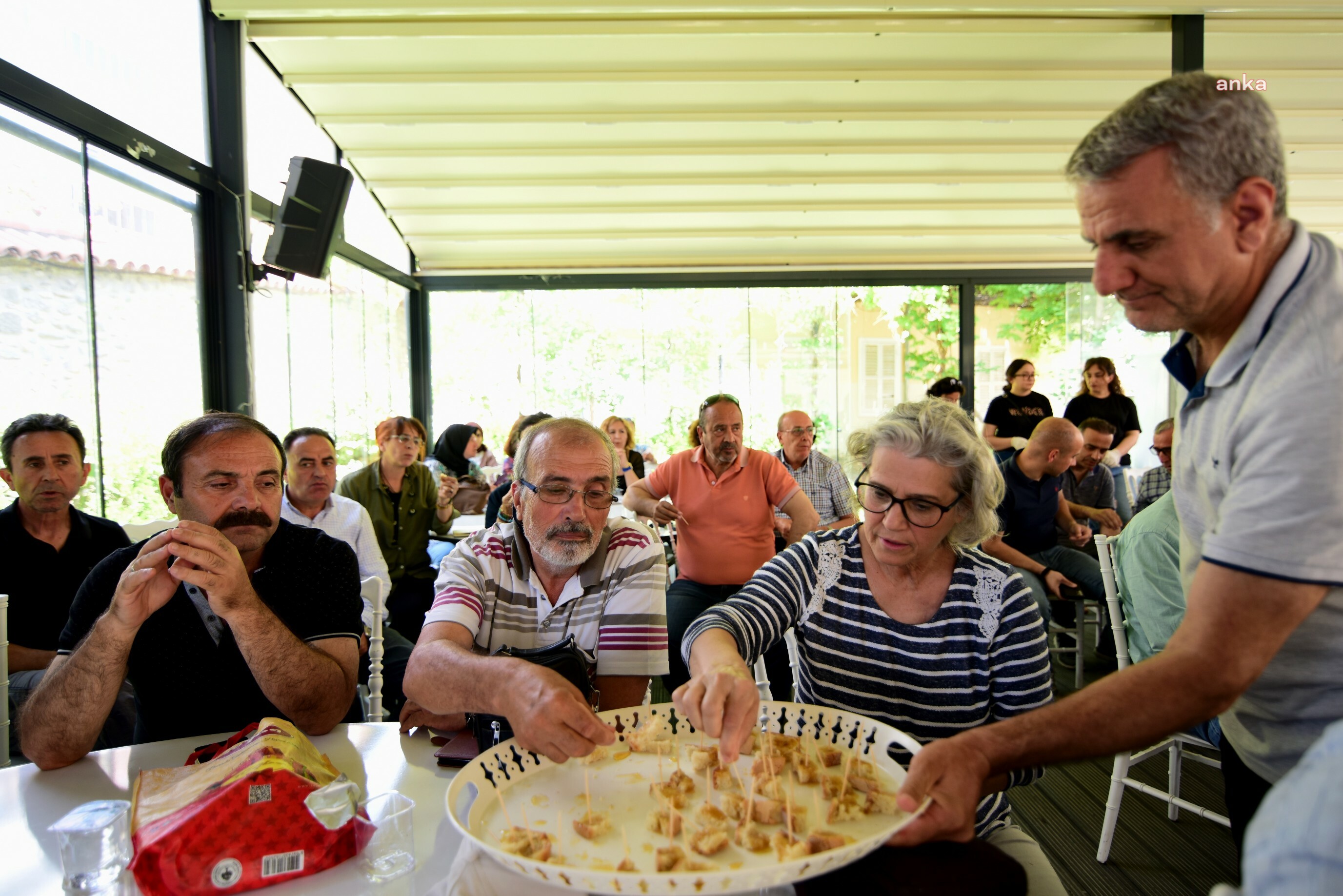 BORNOVA BELEDİYESİ’NDEN ‘BAL TADIM EĞİTİMİ’