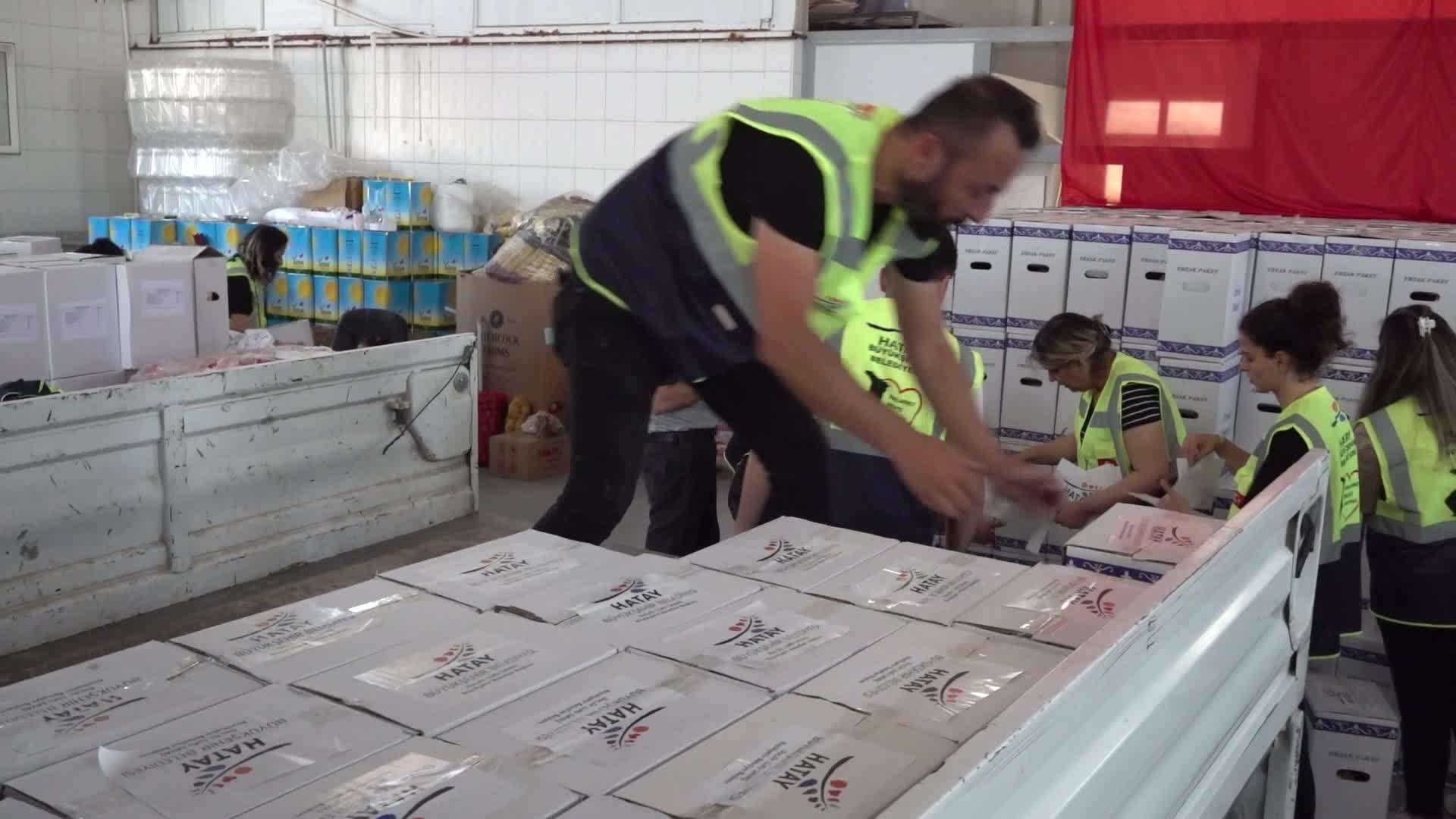 HATAY BÜYÜKŞEHİR BELEDİYESİ’NDEN 15 İLÇEYE GIDA VE HİJYEN KOLİSİ DESTEĞİ
