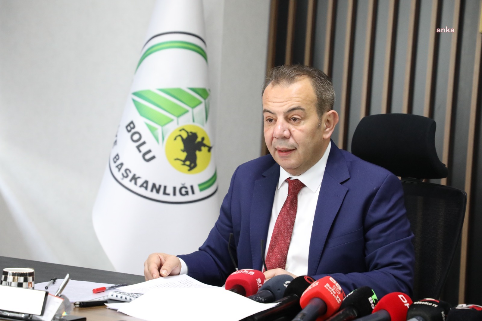 TANJU ÖZCAN: "ŞU SARIKLI, CÜBBELİ ZİBİDİNİN PAYLAŞIMLARINI TÜRKİYE’DE HİÇBİR SAVCI GÖRMÜYOR MU"