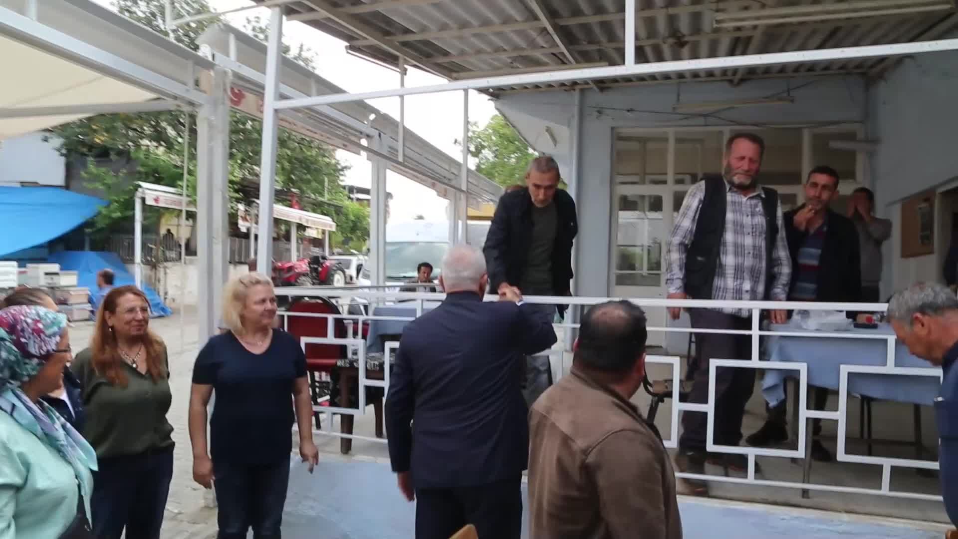 KIZILCAKÖYLÜ KADINLARDAN KÖYLÜ PAZARI İÇİN EFELER BELEDİYE BAŞKANI ATAY'A TEŞEKKÜR