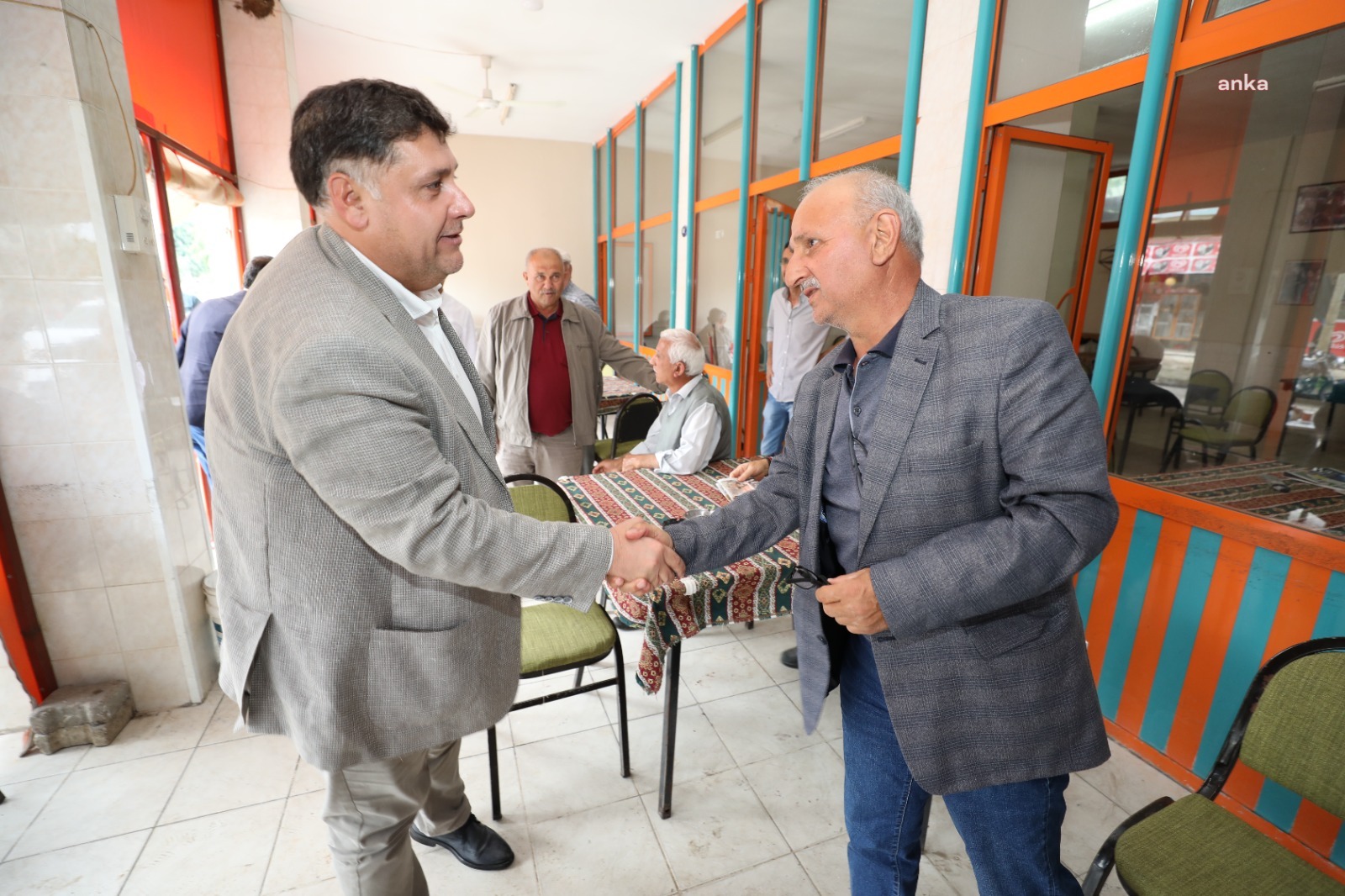 MENDERES BELEDİYESİ'NDEN MAĞDUR ÇİFTÇİYE DESTEK