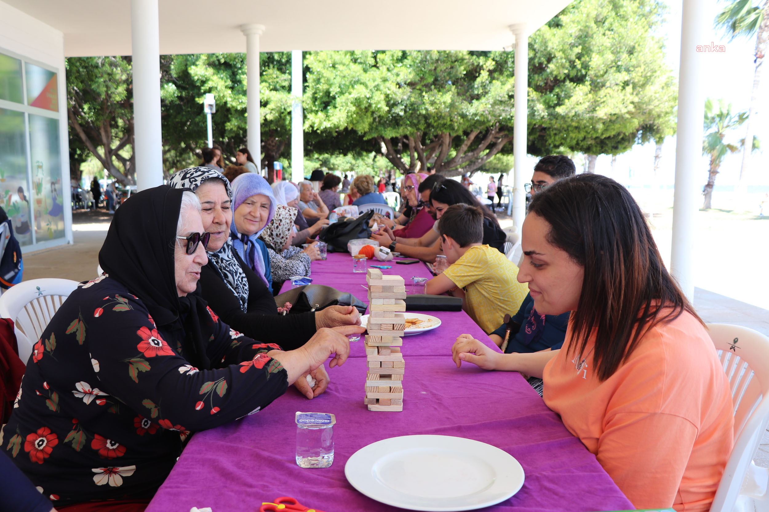 MERSİN BÜYÜKŞEHİR BELEDİYESİ, YAŞ ALMIŞ VATANDAŞLARI ‘80’LER ETKİNLİĞİ’NDE BULUŞTURDU