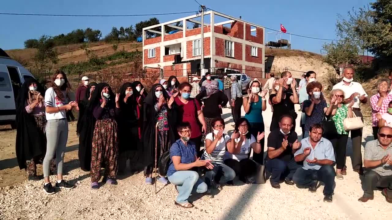 KİRAZLIYAYLA KADINLARI MADEN İÇİN KESİLEN AĞAÇLARIN FİDAN DİKTİLER