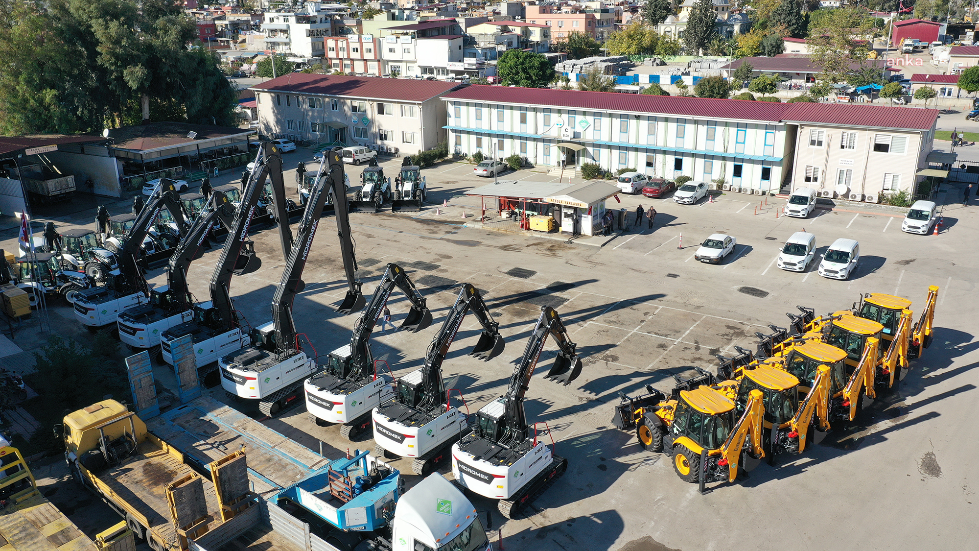 ADANA BÜYÜKŞEHİR BELEDİYESİ, GÜÇLENDİRİLMİŞ FİLOSUYLA HALKA HİZMET VERİYOR
