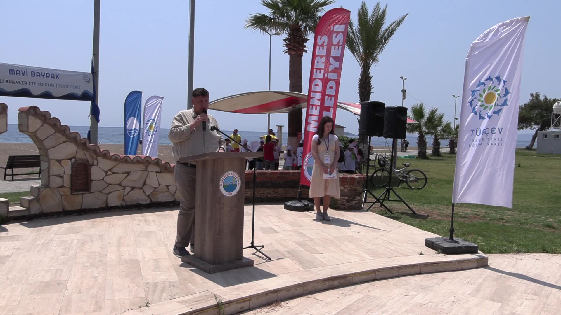 MENDERES’TE MAVİ BAYRAKLAR GÖNDERE ÇEKİLDİ