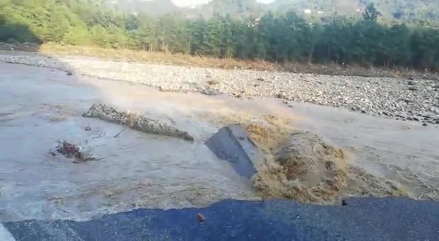 GİRESUN’DA ESPİYE-YAĞLDERE YOLU YARILDI