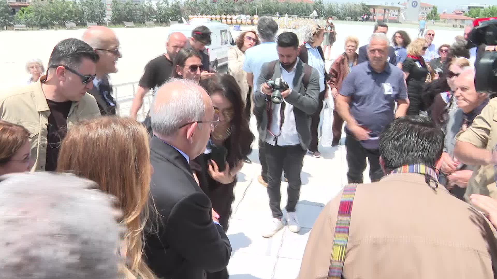 CHP GENEL BAŞKANI KEMAL KILIÇDAROĞLU, DEVLET SANATÇISI SUNA KAN’IN CENAZE TÖRENİNE KATILDI