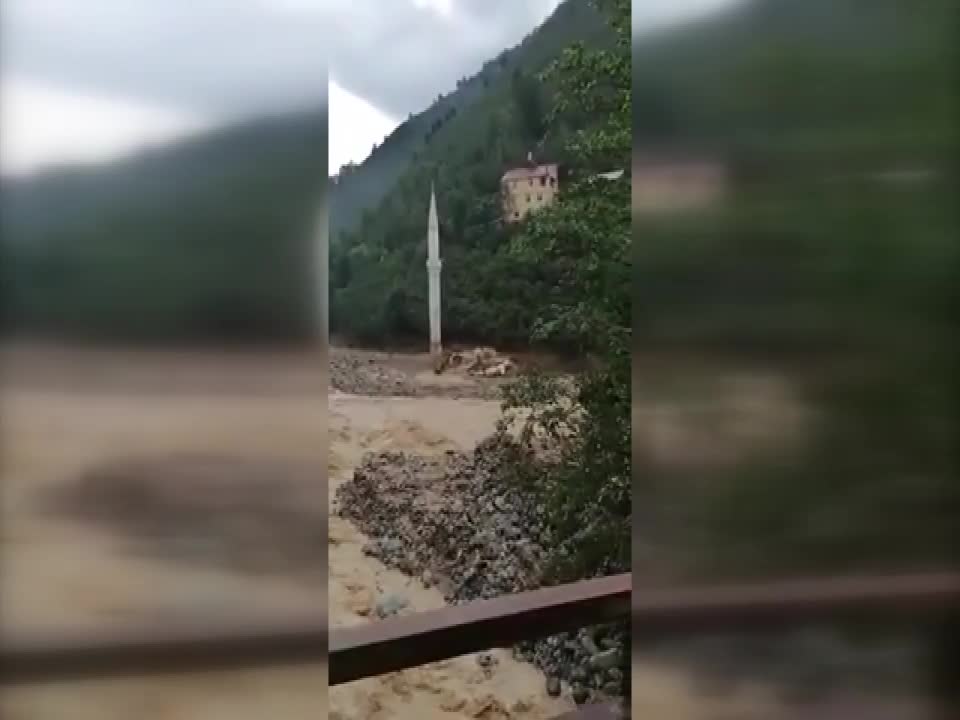GİRESUN’DA CAMİDEN GERİYE MİNARESİ KALDI