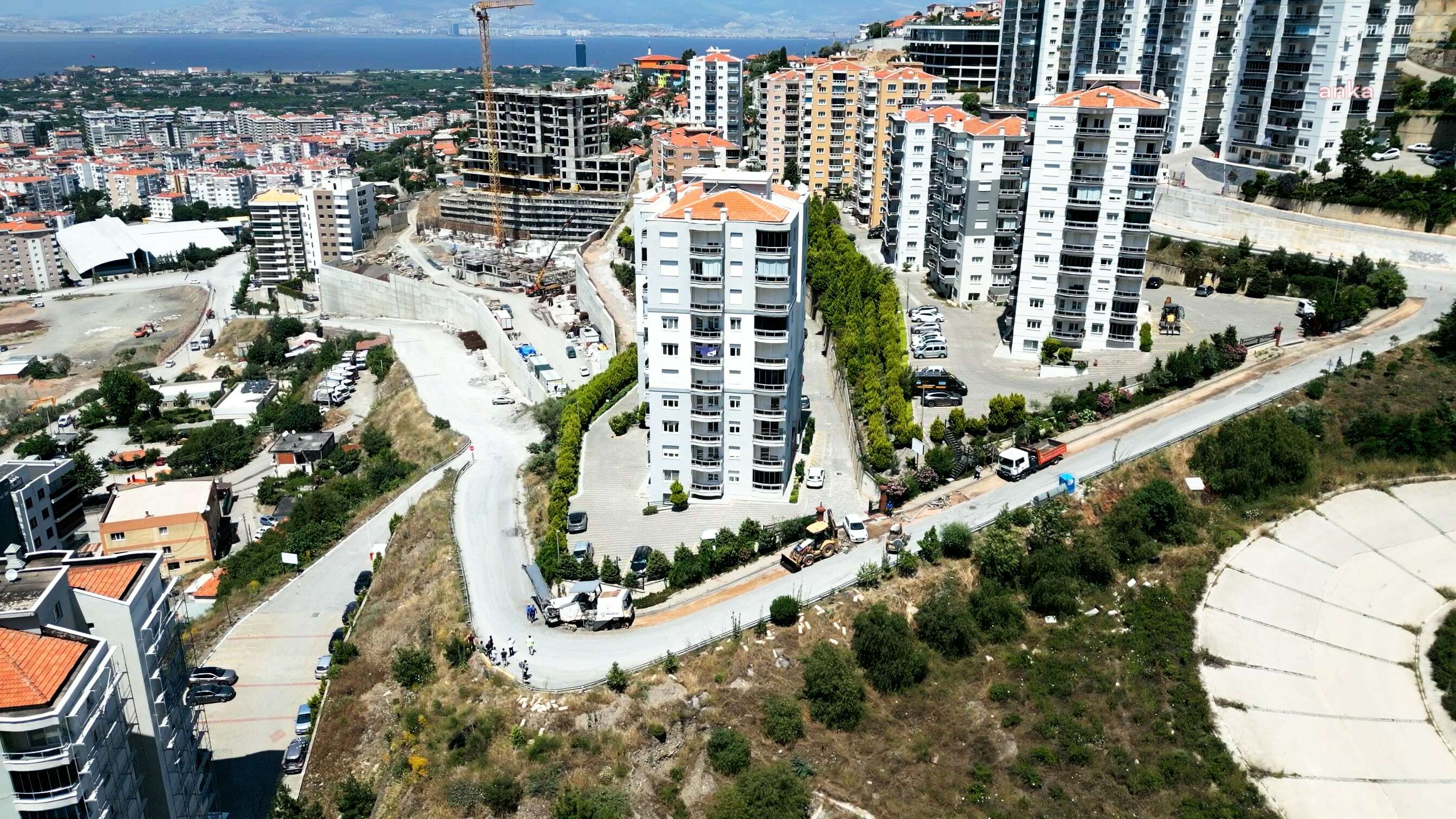 NARLIDERE BELEDİYESİ ASFALTLAMA ÇALIŞMALARINI SÜRDÜRÜYOR
