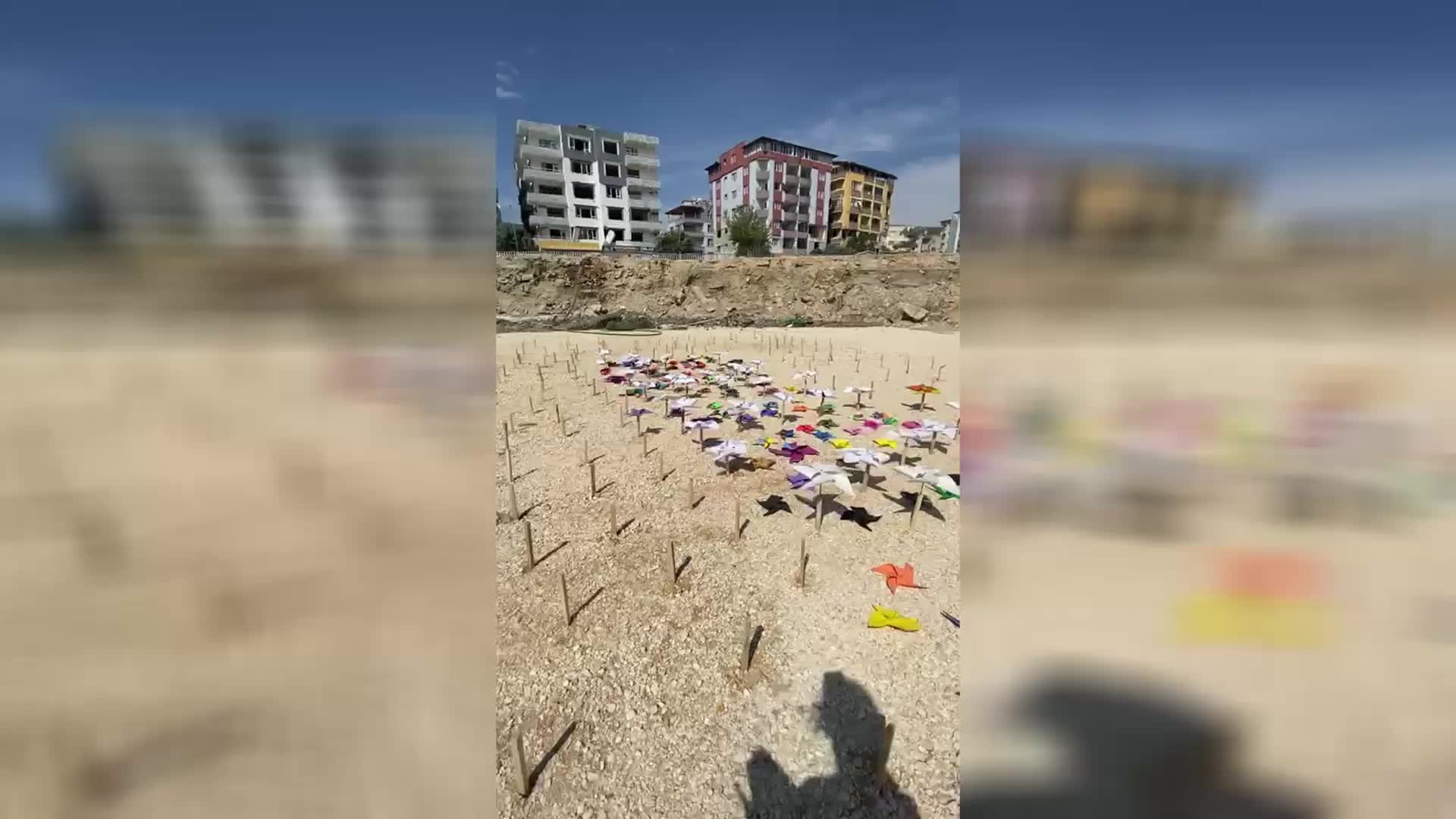 HATAY'DA DEPREM SONRASI DAYANIŞMA, "RÜZGAR GÜLÜ SANAT PROJESİ" İLE SÜRDÜRÜLÜYOR