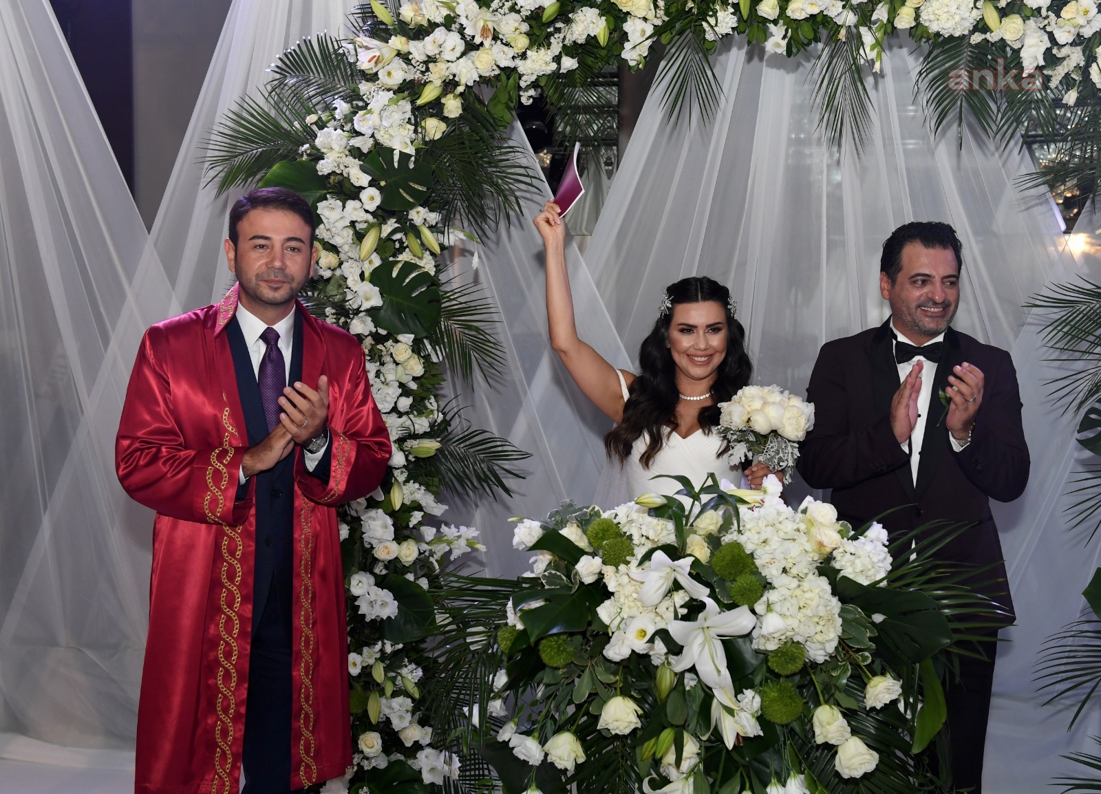BEŞİKTAŞ’TA EVLENEN ÇİFTLERE İSTANBUL SÖZLEŞMESİ KARTI