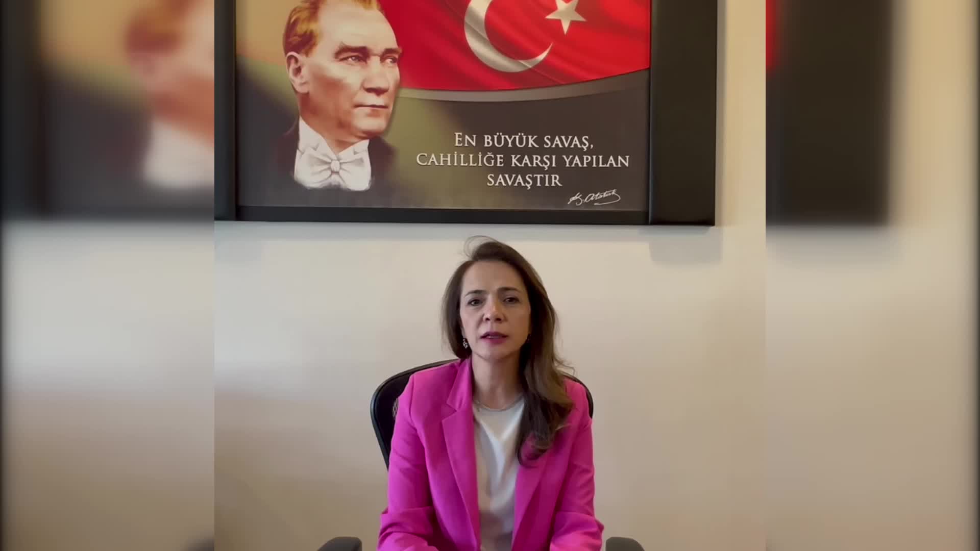 GAMZE AKKUŞ İLGEZDİ’DEN E-SİGARA VE PUFF BAR UYARISI: GENÇLER ARASINDA HIZLA YAYILAN PUFF BAR İÇİN İKTİDAR HİÇBİR ÖNLEYİCİ, DENETLEYİCİ FAALİYETTE BULUNMUYOR.TÜTÜN ŞİRKETLERİ İLE ARAYI İYİ TUTAN İKTİDAR, SATIŞINI ÖZEL OLARAK ENGELLEMİYOR