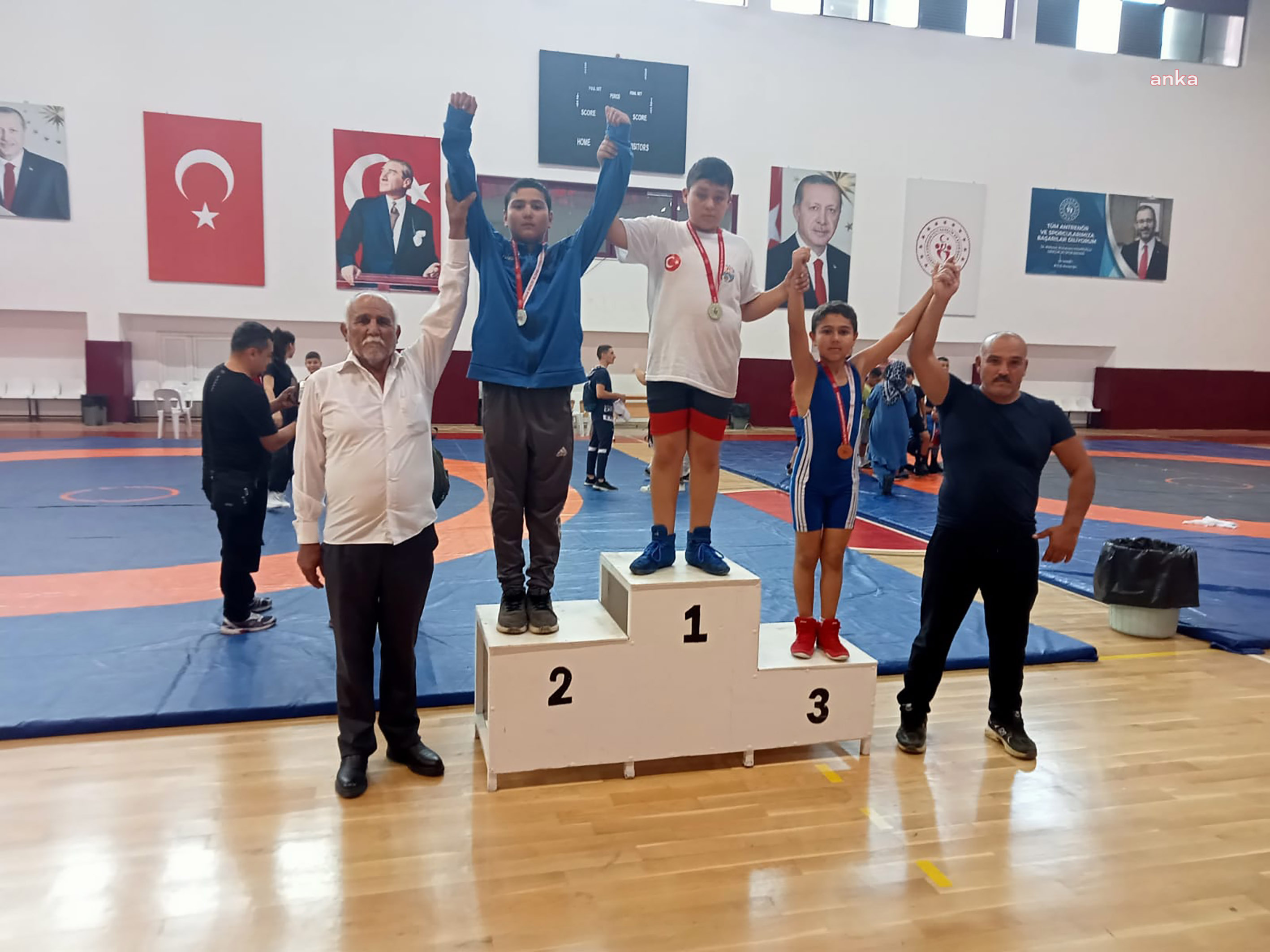 DÖŞEMEALTI BELEDİYESİ GÜREŞ TAKIMI, BAŞARILI DERECELER ALMAYA DEVAM EDİYOR