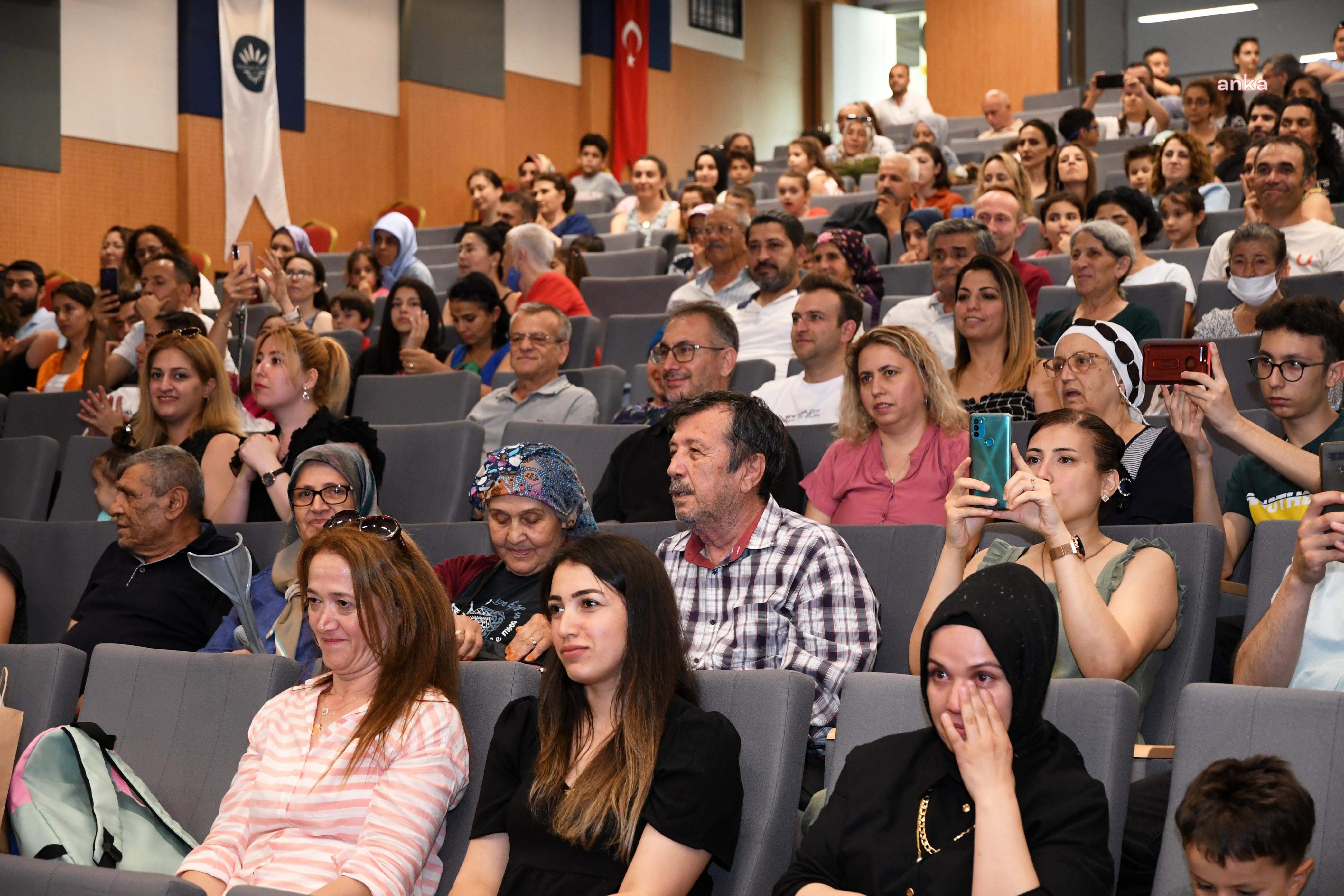 KARABAĞLAR BELEDİYESİ ÇOCUK KOROSU İLK KONSERİNİ VERDİ