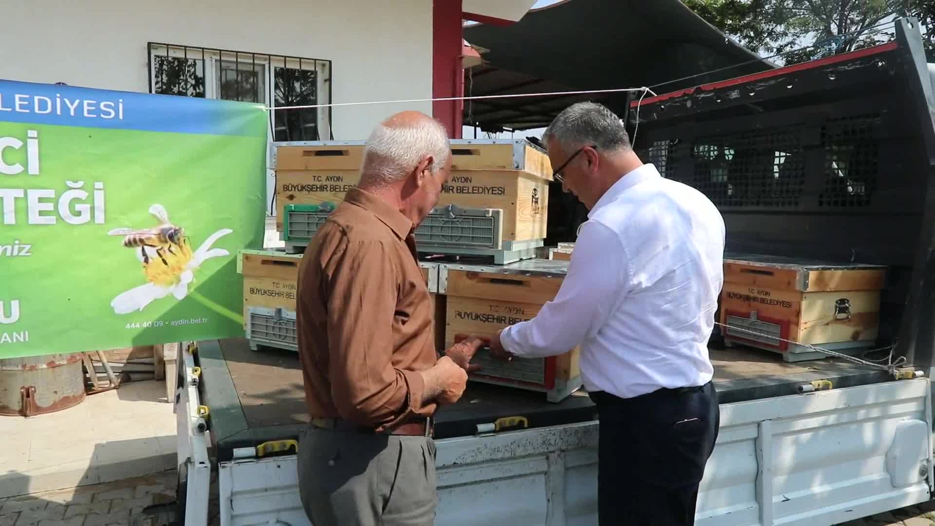 AYDIN BÜYÜKŞEHİR BELEDİYESİ’NDEN KADIN ARICILARA KOVAN DESTEĞİ