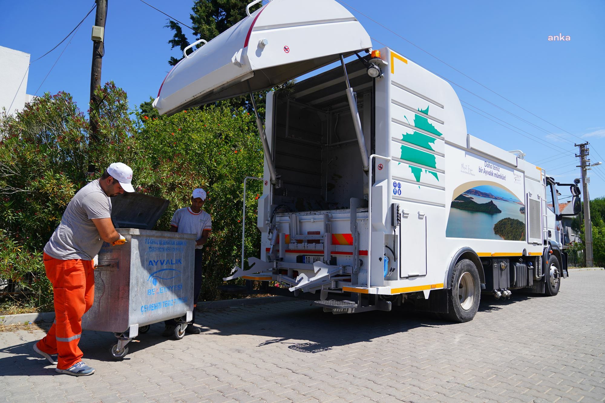 AYVALIK BELEDİYESİ, TEMİZLİK ÇALIŞMALARINA HIZ VERDİ