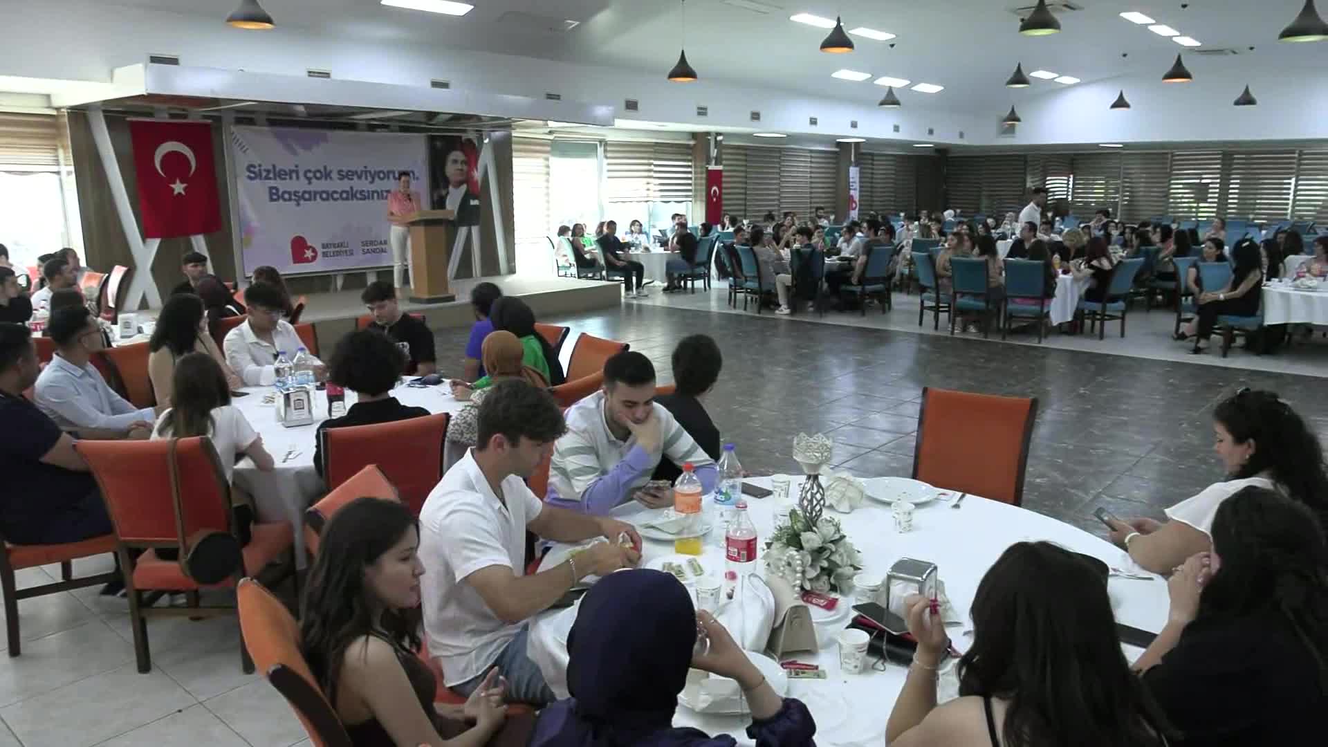 BAYRAKLILI ÖĞRENCİLER, ÜNİVERSİTE SINAVI ÖNCESİ MORAL DEPOLADI