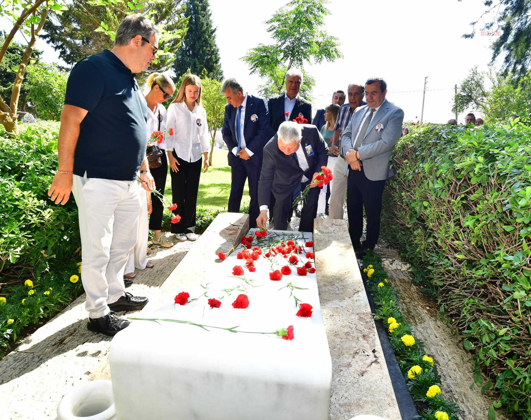 AHMET PİRİŞTİNA, VEFATININ 19. YILINDA İZMİR'DEKİ MEZARI BAŞINDA ANILDI