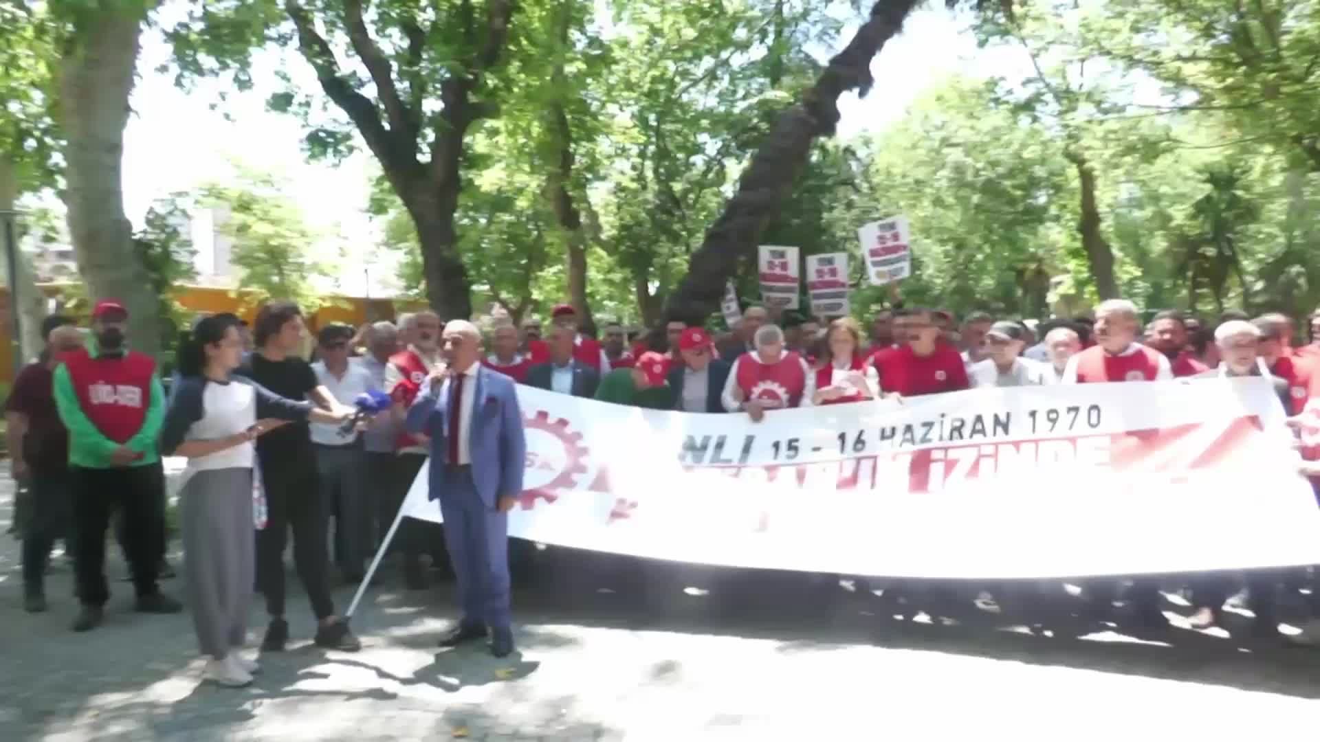 DİSK’TEN, KADIKÖY’DE “15-16 HAZİRAN DİRENİŞİ” ANMASI: “53 YIL ÖNCE SENDİKAL HAKLARI İÇİN AYAĞA KALKAN İŞÇİ SINIFI BUGÜN DE BİRLEŞMEK ZORUNDADIR”