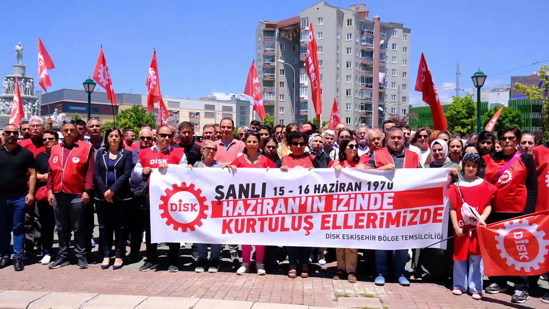 DİSK ESKİŞEHİR BÖLGE TEMSİLCİSİ KAYA: "EMEĞİYLE GEÇİNENLER YOKSULLAŞIYOR"