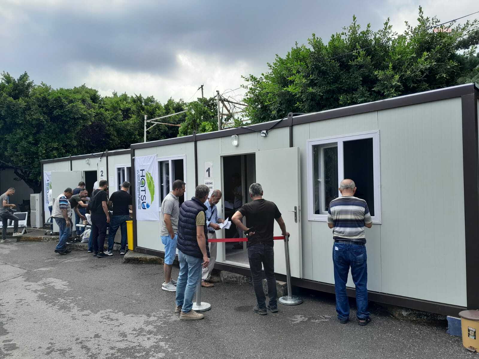 HATAY BÜYÜKŞEHİR BELEDİYESİ, İSKENDERUN VE ARSUZ’DA KONTEYNER OFİSLERDE HİZMET VERMEYE DEVAM EDİYOR