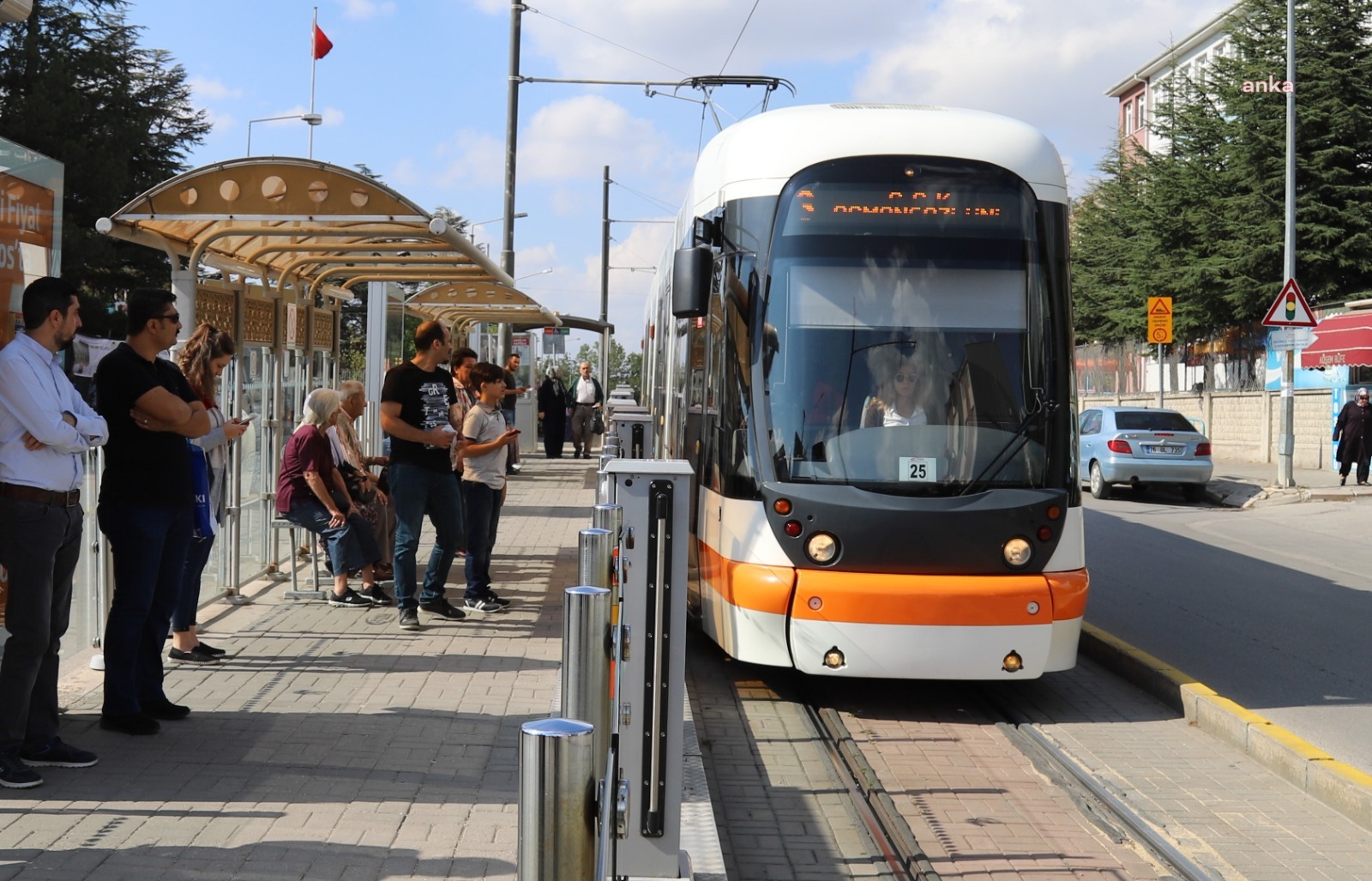 ESKİŞEHİR'DE TRAMVAY SEFERLERİNDE YAZ UYGULAMASI BAŞLIYOR