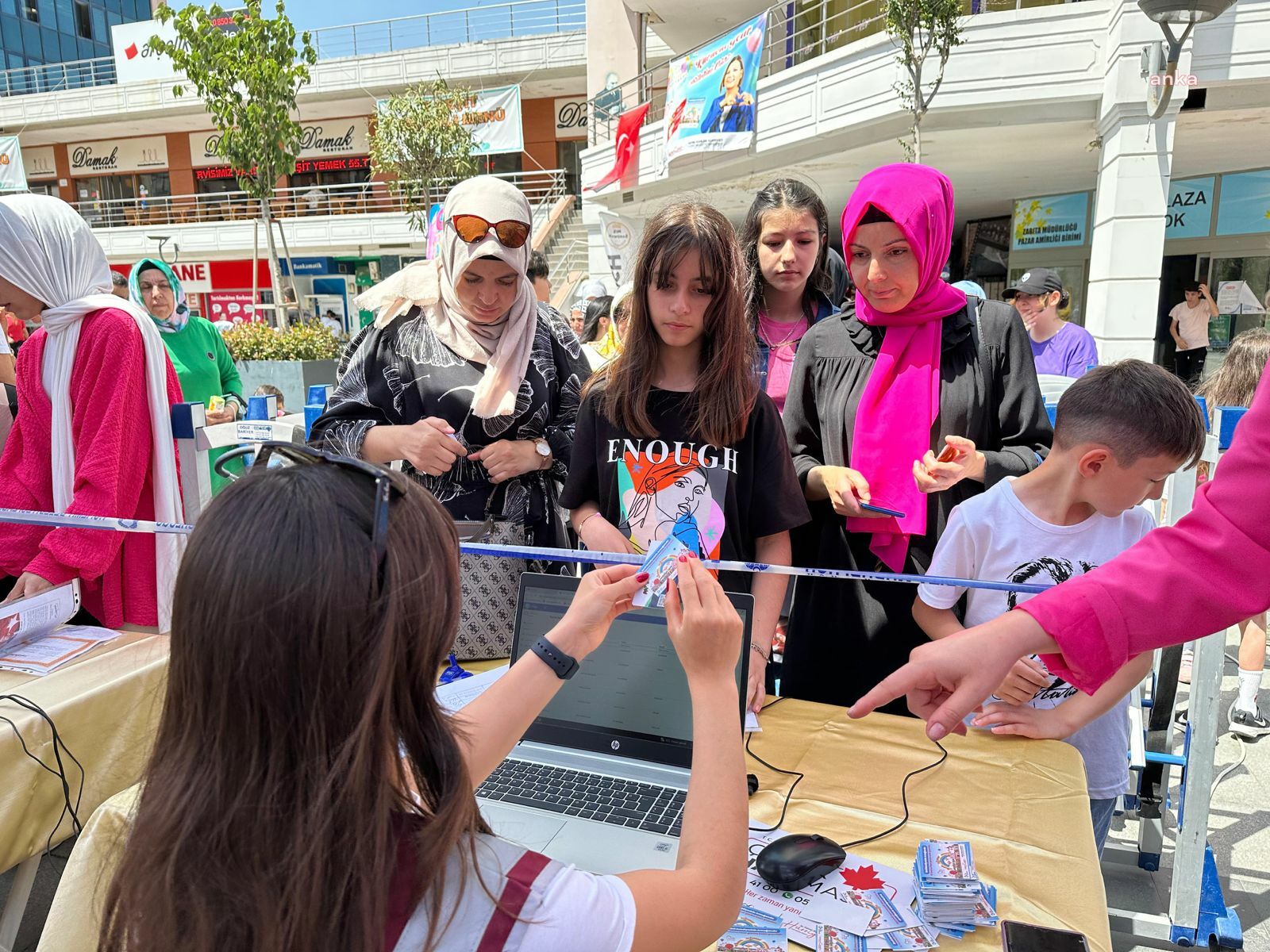 NİĞDE’NİN ALİHOCA KÖYÜ’NDE SEL SULARININ GETİRDİĞİ TAŞ VE KUMLAR EV VE BAHÇELERE ZARAR VERDİ. KÖYLÜLER BÖLGEDEKİ GÜMÜŞTAŞ MADENCİLİK ŞİRKETİNİ SUÇLADI. ERSİN ÇAKIR: MADEN ŞİRKETİ DERE YATAKLARINA PASA DOLDURUYOR”