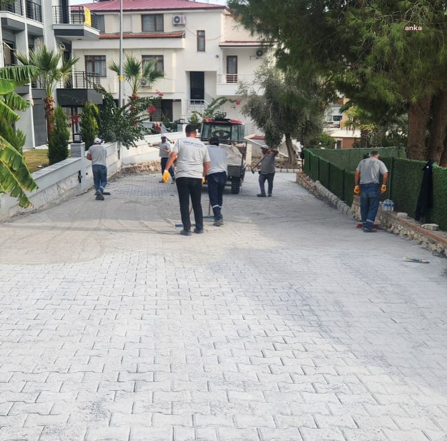 Didim'de yol yapım çalışmaları devam ediyor