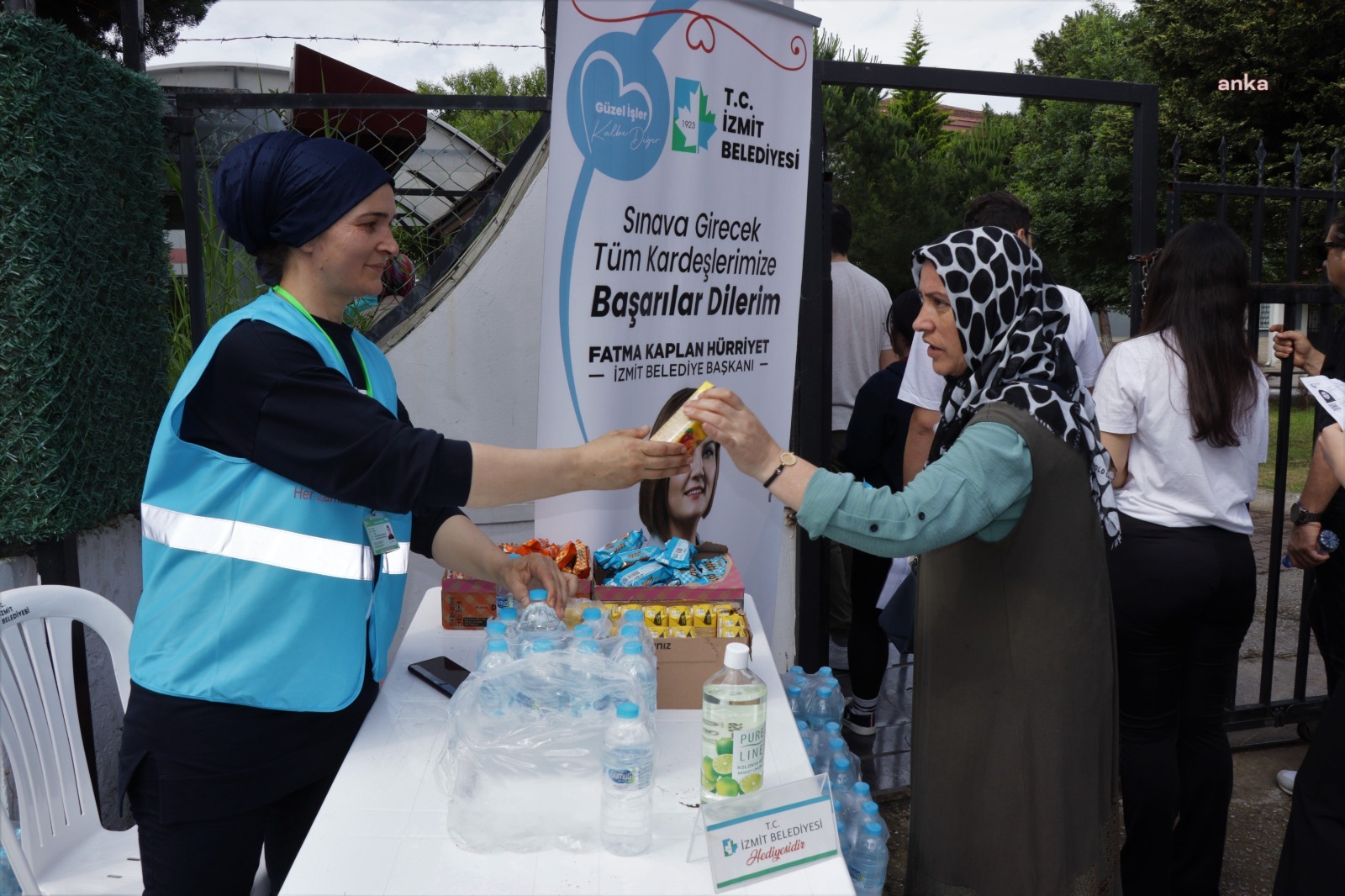 İZMİT BELEDİYESİ, GENÇLERİ YKS’DE YALNIZ BIRAKMADI