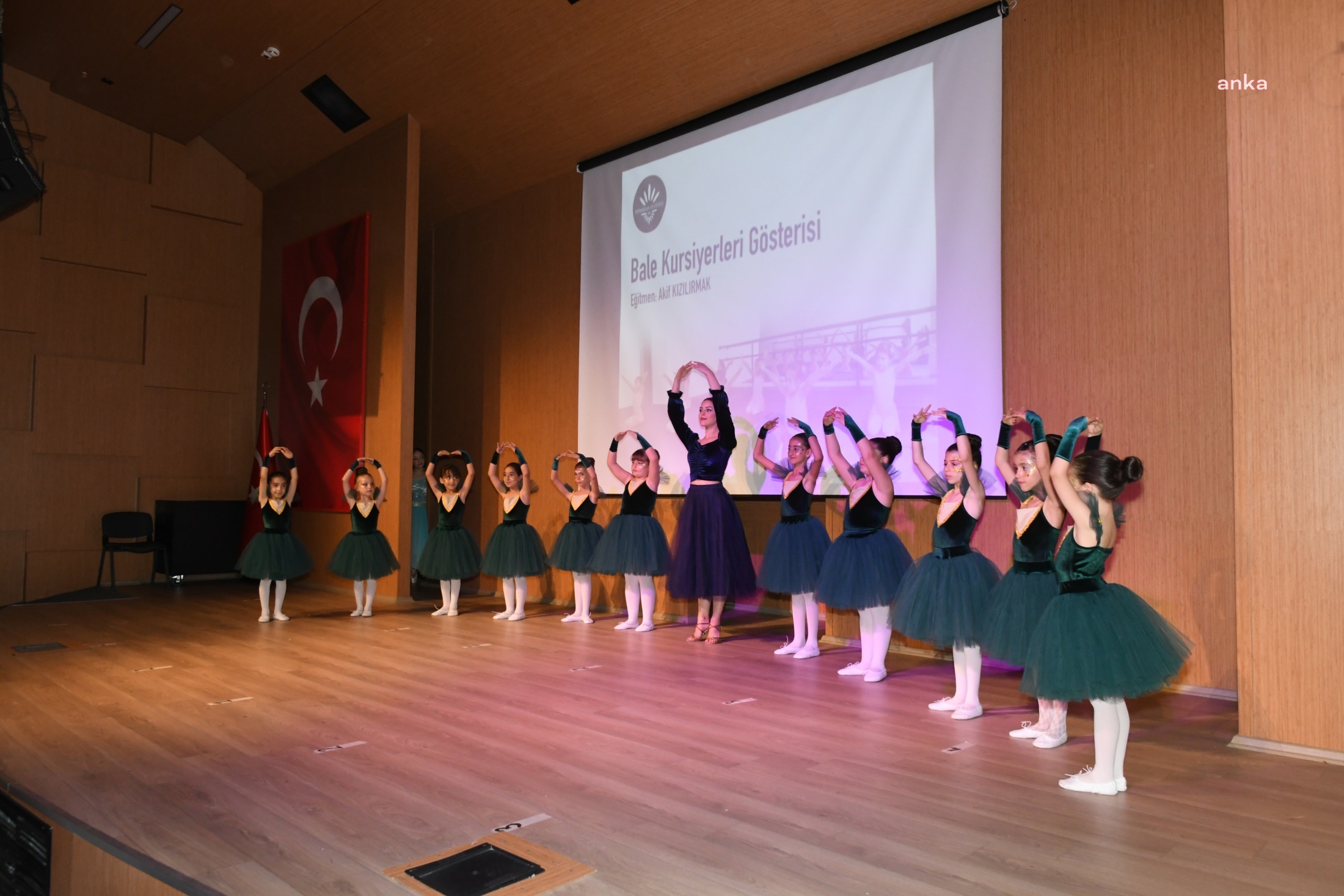 KARABAĞLARLI KURSİYERLERDEN YIL SONU GÖSTERİSİ