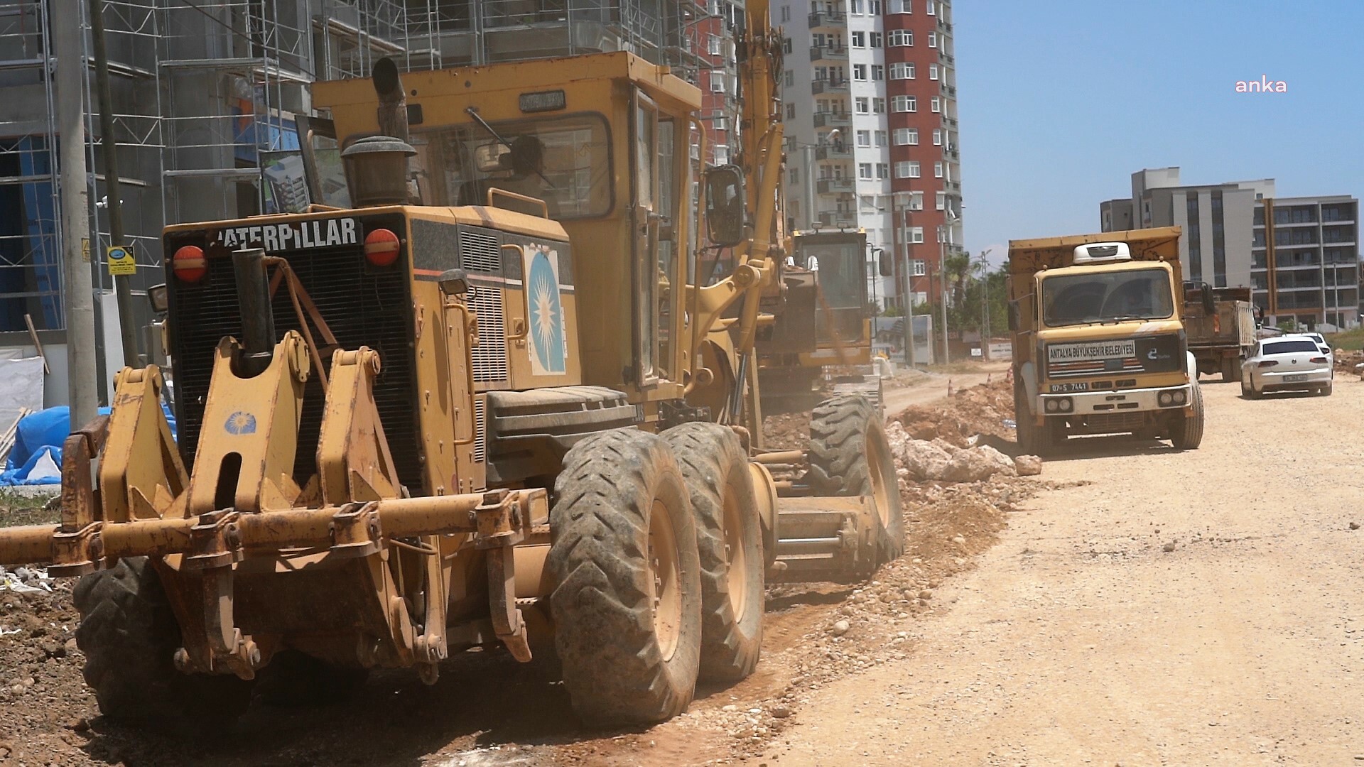 ANTALYA BÜYÜKŞEHİR BELEDİYESİ, AKSU ÇALKAYA’YA YENİ YOLLAR KAZANDIRIYOR