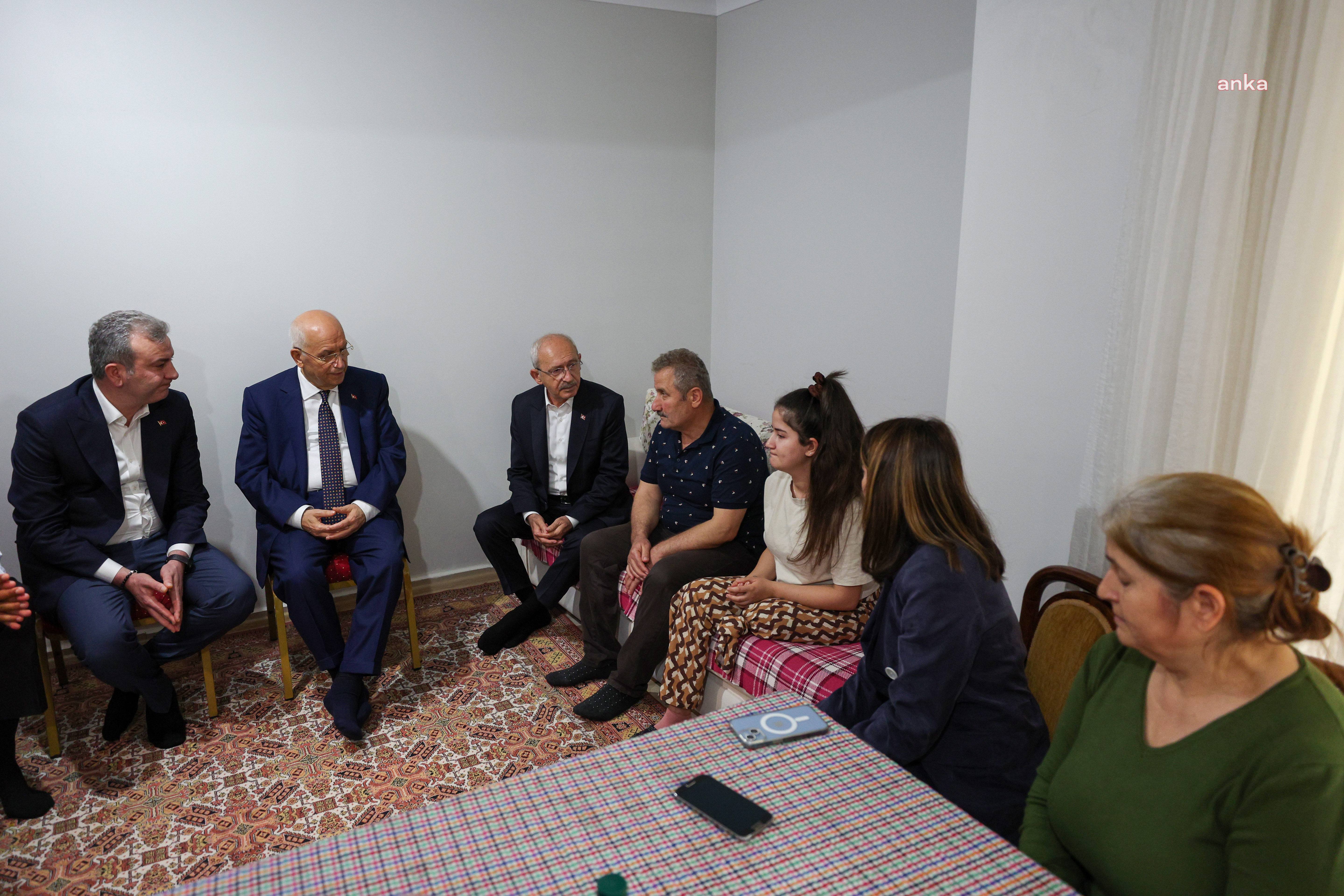KEMAL KILIÇDAROĞLU’NDAN BABALAR GÜNÜ’NDE DEPREMZEDE AİLELERE ZİYARET