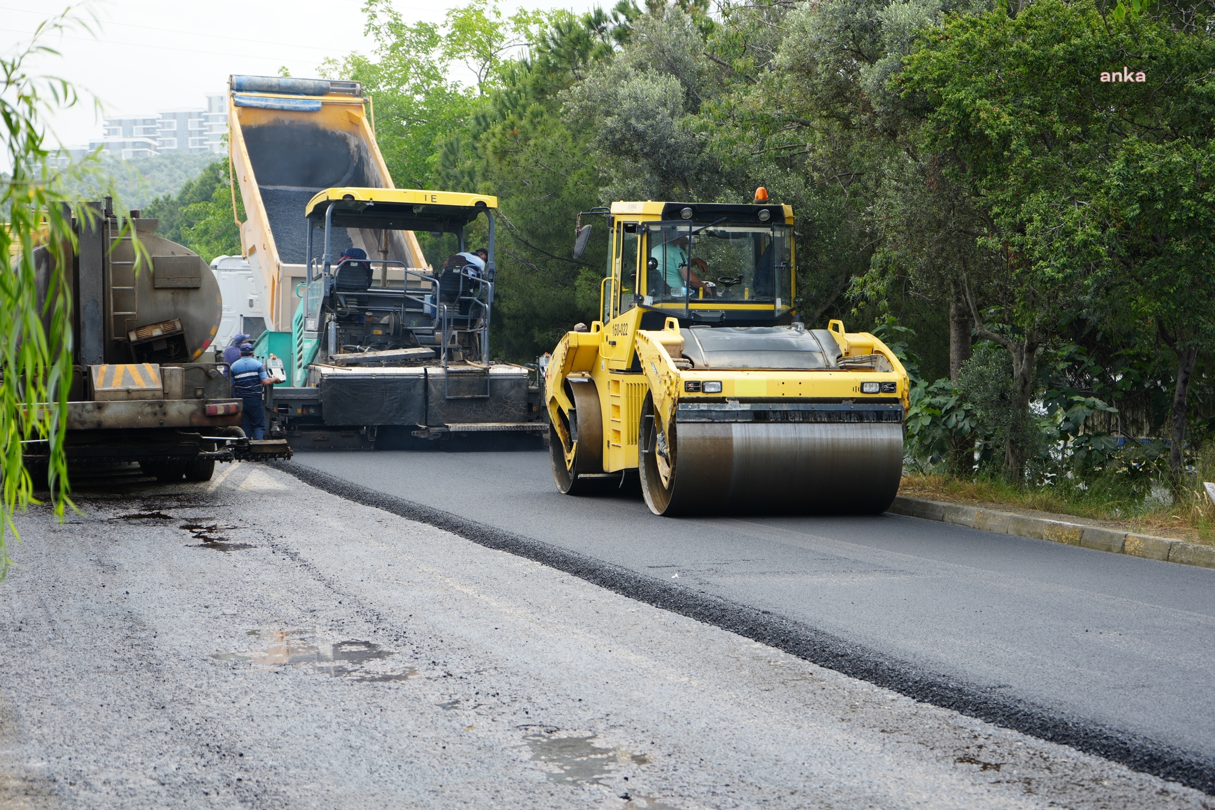 GEMLİK BELEDİYESİ’NDEN KÜÇÜK SANAYİDE YOL ÇALIŞMASI